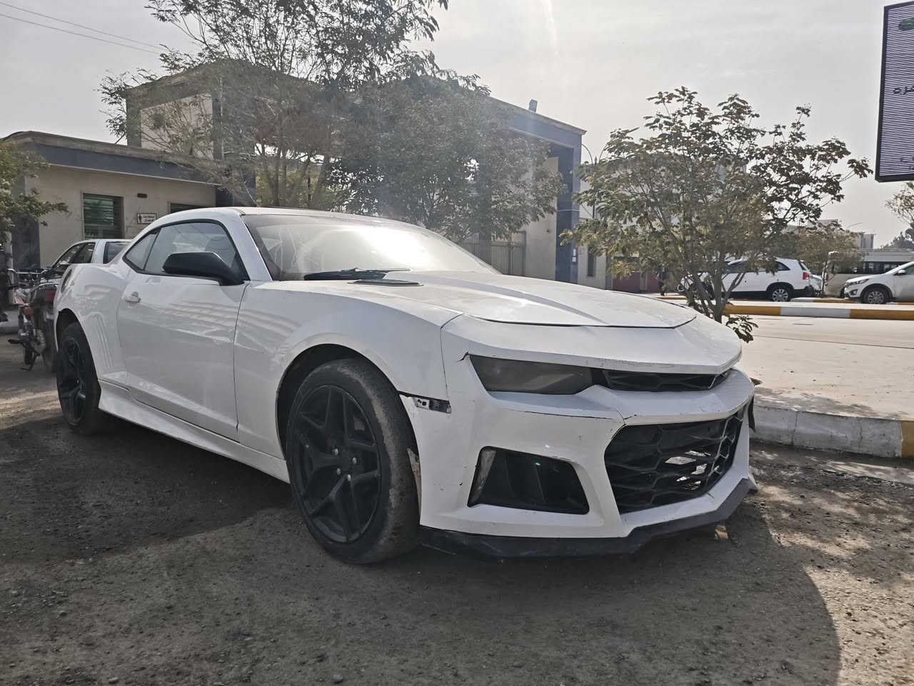 السلام وعليكم    السعر ( ٧٨ )كمارو موديل ٢٠١٠ فول مواصفات سلايت اربع كيجات  السياره
محرك ويه التفرعات شاده جديده وكير جديد
رقم شمالي
اخوان السياره بيهه بدايه الجاملغ والبنيد صبغ هذا حادثهه والجاملغ الثاني طخه بسيطه ماصلحته بدلته يعني تصلح الجاملغ موجوده صورته ترجع بلاديه 
مكاني بغداد التاجي 
***********
