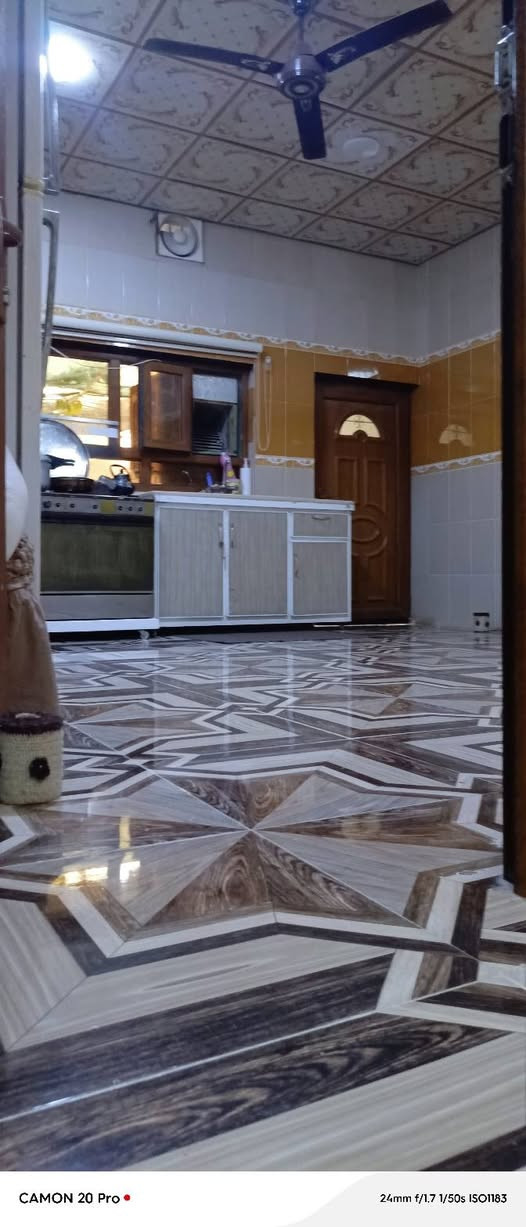 *🏡 للبيع بيت رقم بلدية موقع قرب ساحة هاوكاري
السلام عليكم
بيت مستقل للبيع بموقع كلش حلو وهادئ قرب ساحة هاوكاري وجامع نجاة، منطقة خدماتها فول.
مواصفات البيت:
فرع كبير حوالي 20متر
المساحة: الواجهة 10م × النزال 26م = 260م²
ملاحظة: تكدر تتقدم 4 أمتار بعد
*: غرفتين نوم + استقبال + هول + صحيات  +غرفة فوق مع بيتونه
حديقة جميلة مرتبة
:
البيت بناء حلو وكامل الخدمات ماء + كهرباء
الموقع: قريب على جامع نجاة وساحة هاوكاري،
السعر: عند الاتصال للشراي الجاد وبيه مجال
للاستفسار: *********** واتساب متوفر

---
🏡 خانوو بۆ فرۆشتن لە نزیک ساحەی هاوکاری - دوو خورماتوو
سڵاو و ڕێز
خانوویەکی سەربەخۆ بۆ فرۆشتن لە شوێنێکی زۆر باش و ئارام لە نزیک ساحەی هاوکاری و مزگەوتی نەجات، ناوچەی خزمەتگوزاری تەواو.
تایبەتمەندییەکانی خانوو:
کۆڵان: کۆڵانێکی گەورە نزیکەی 20م
ڕووبەر: پانی 10م × درێژی 26م = 260م²
تێبینی: دەتوانرێت 4 مەتر بێیتە پێشەوە زیاتر
نهۆمی خوارەوە: 2 ژووری نوستن + هۆڵی میوان + هۆڵ + تەوالێت و گەرماو
نهۆمی سەرەوە: ژوورێک + بيتونة
باخچەیەکی جوان و ڕێکخراو
بینای خانووەکە جوانە و هەموو خزمەتگوزارییەکی هەیە: ئاو + کارەبا
شوێن: نزیکە لە مزگەوتی نەجات و ساحەی هاوکاری،
نرخ: بۆ کڕیاری جیددی لە پەیوەندی، مەجالێکی کەم هەیە
بۆ پەیوەندی: *********** واتسئەپ بەردەستە
