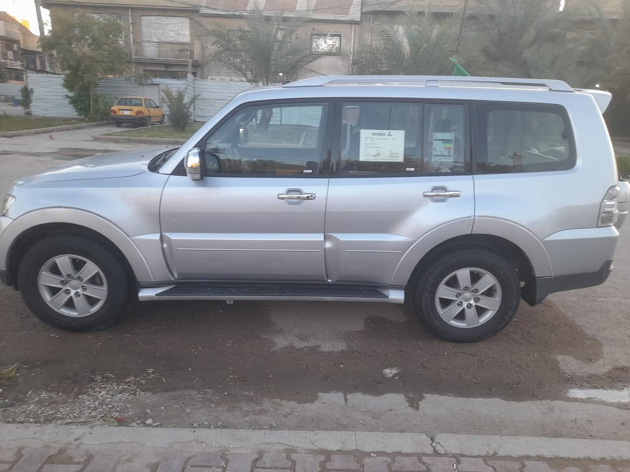 السلام وعليكم البيع باجيرو حبتور يعني فول واحد عله واحد  
وارد كويتي 
محرك ٣٠٠٠ سبعه راكب اتلث قطع تبريد ثلاجه بالجكمجه كشنين جلد كشنين كهرباء 
تحكم جهتين اشاير ترحيب سيدي جنجر ٦ أقراص منضومة غاز بيه   سياره مكفوله من الضربه فقط شبرين صبغ 
السعر ١٢٢     بيه مجال قليل الشراي يتصل  ***********   
مكانه بغداد حي الجوادين
