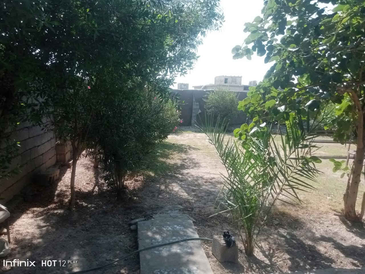 سلام عليكم
نشكر صاحب الكروب على الموافقه 

دار للبيع 
مساحه 930 متر 
يتكون من استقبال وصاله وغرف نوم 3 وصحيات داخليه
سقف البيت سندويج 
رقم الهاتف ***********
سعر 50
للستفسار اتصال على رقم
 العنوان بغداد حسينيه المعامل سياحي منطقه حي الجوادين 
المنطقه كلها راح تتبلط تم قص الفرع بل كامل
