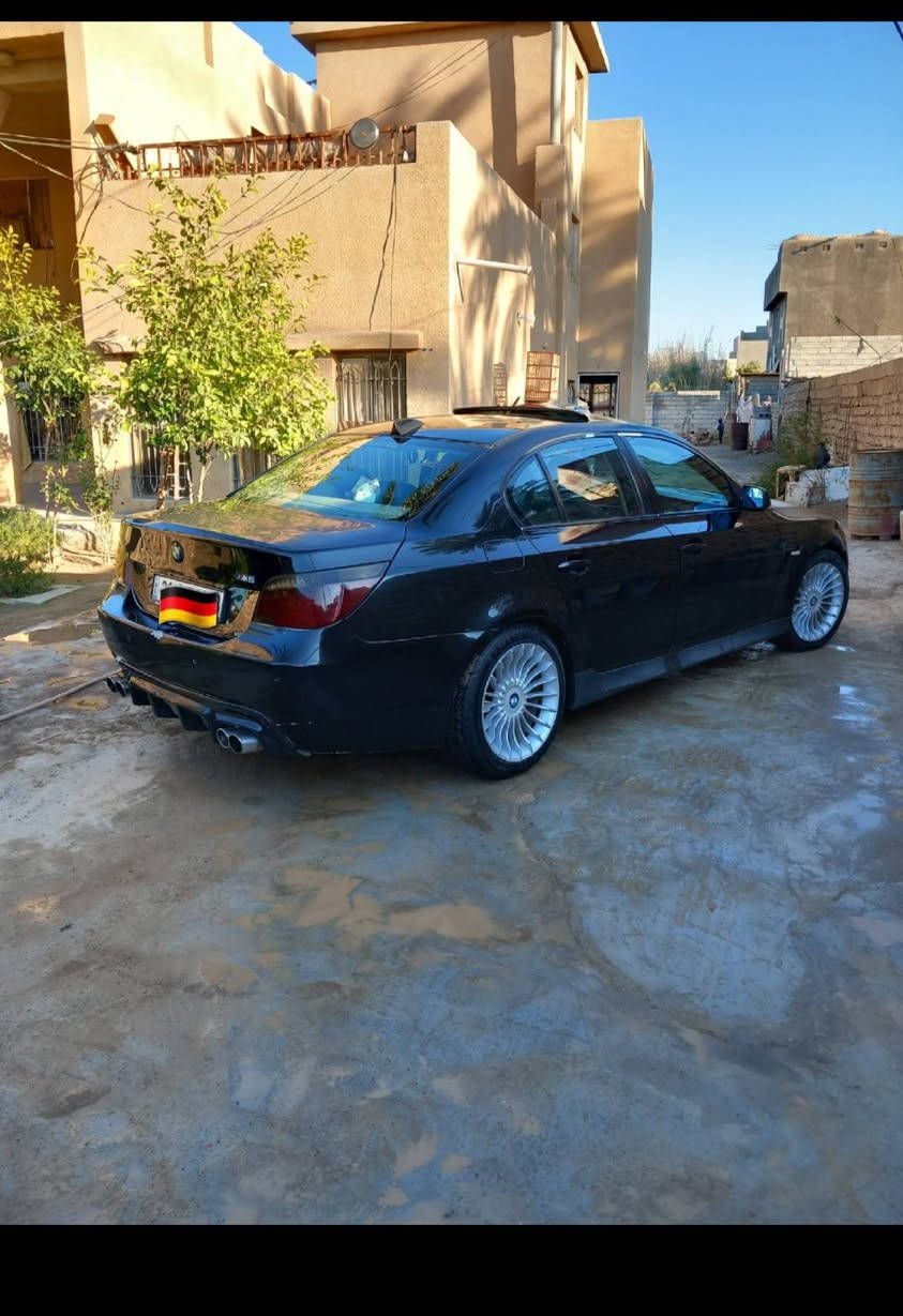 السلام عليكم للبيع بي امa60
موديل 2004 رقم سليمانيه 
حجم محرك 525 بلادي
كير مكينه ممتاز تبريد تدفئ شغال
فتحة سقف كراسي كهرباء خزن ميموي
تدفئ تبريد بالمقاعد مري قلاب
دعاميات محدثهm
صبغ حزام بدون حادث 
سعره 105ورقه  وبيه مجال لشراي للاستفسار*********** مكانه ديالى
