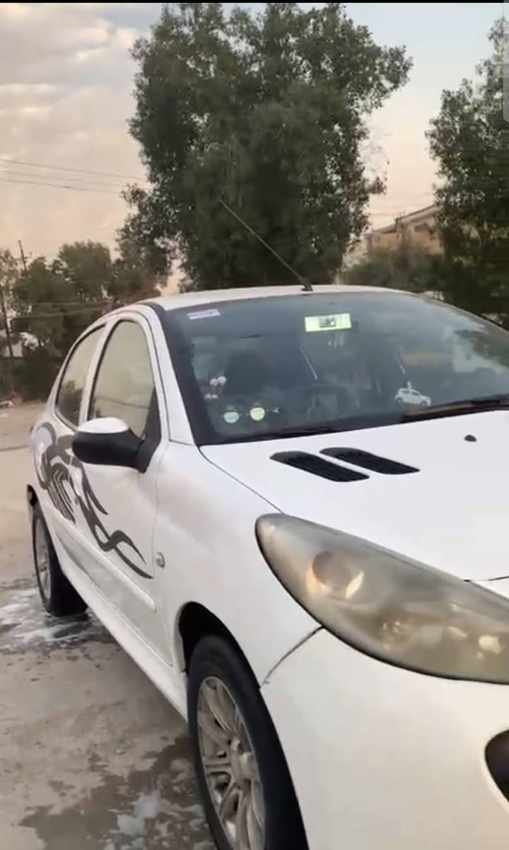 السلام عليكم 
بيجو 206
كفاله عامه
ماشيه 184
مديل 2012
رقم الهاتف
السعر 54 وبيها مجال 
***********او***********اتصل واني خادم
