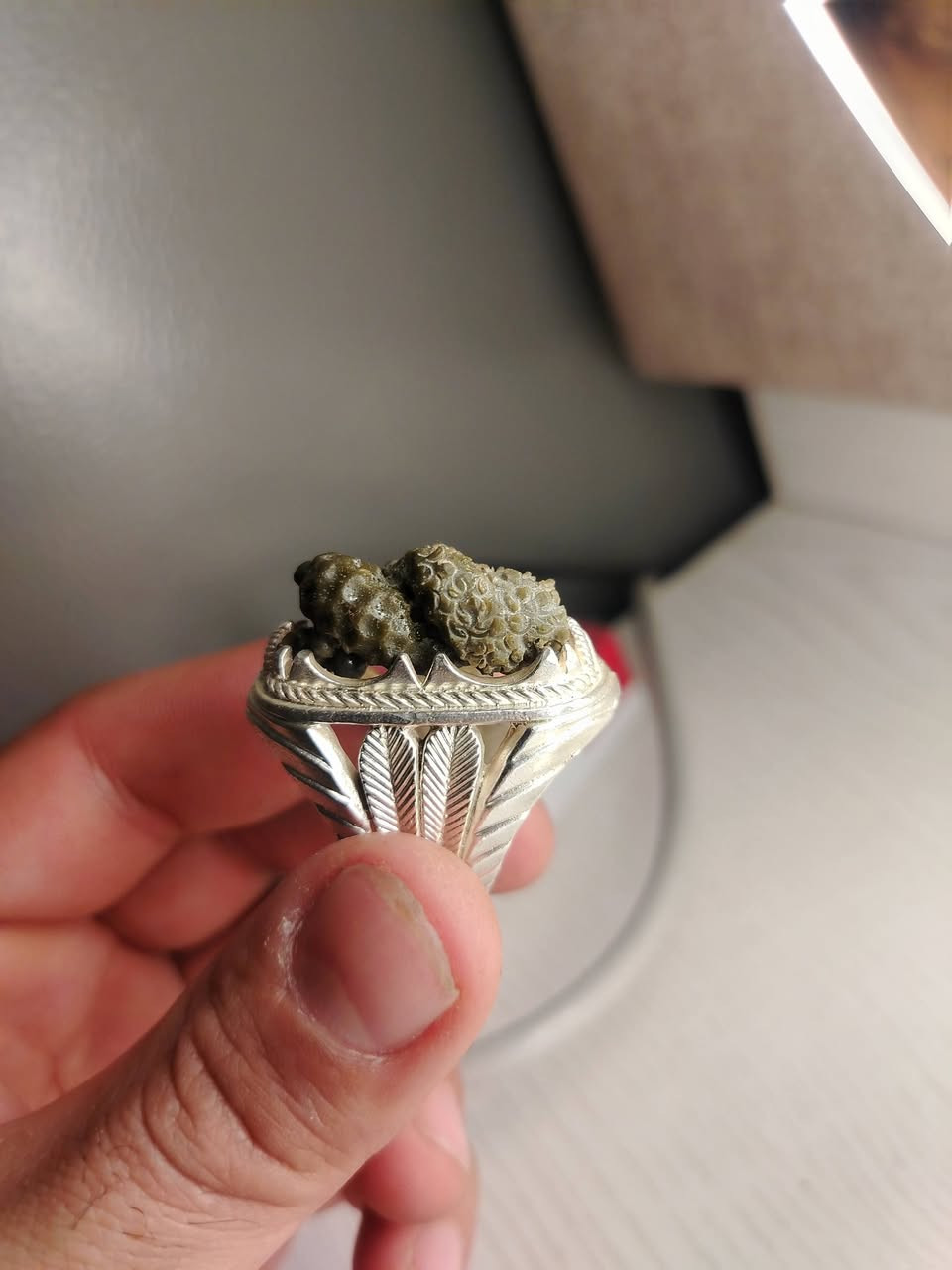 للبيع او المراوس مكاني بغداد مدينه الصدر الخاتم مو فضه للامانه بس شبيه الفضه مادري شنو المعدن ماته مطلي فضه او غير معدن مادري بي ماينعرف بالشوف اله ينفخص يالله بماده الفضه يالله ينعرف يعني بالبس مستحيل واحد يعرفه مو فضه


**إذا كنت صاحب هذا الإعلان وتريد حذفه لأي سبب، رجاءا أرسل رسالة إلى الدعم الفني**