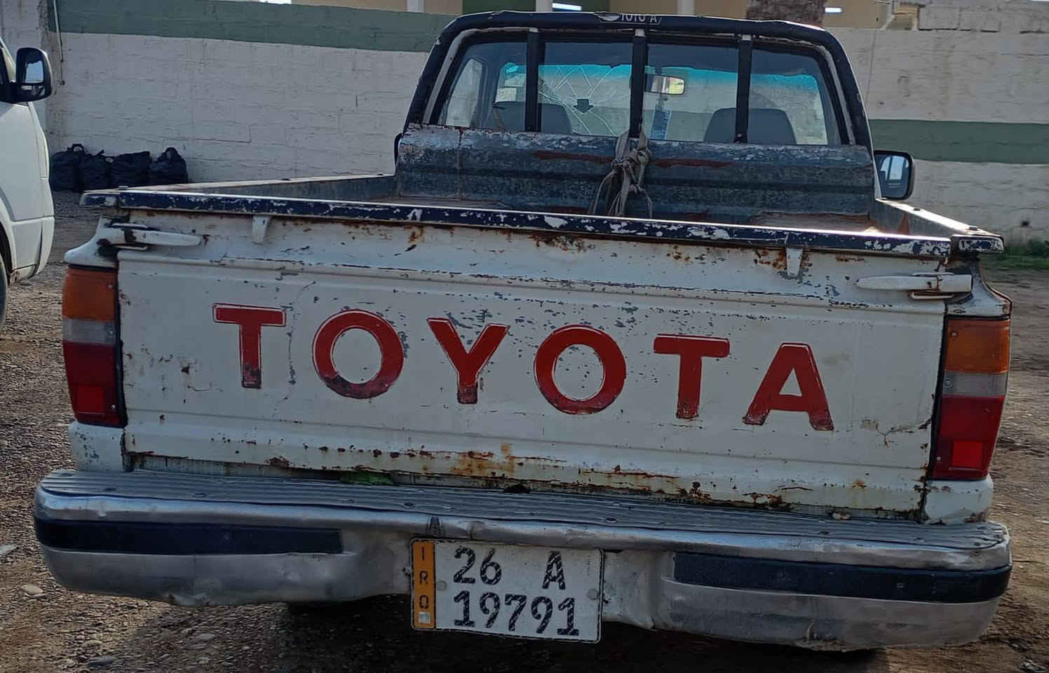 أسلام عليكم تيوتا 88 للبيع مكفووول گيرر محرك شاصي مكفوله بلاديه شرط تحويل مباشرر السعر 58 وبيه مجال الاتصال ***********.    ***********.
