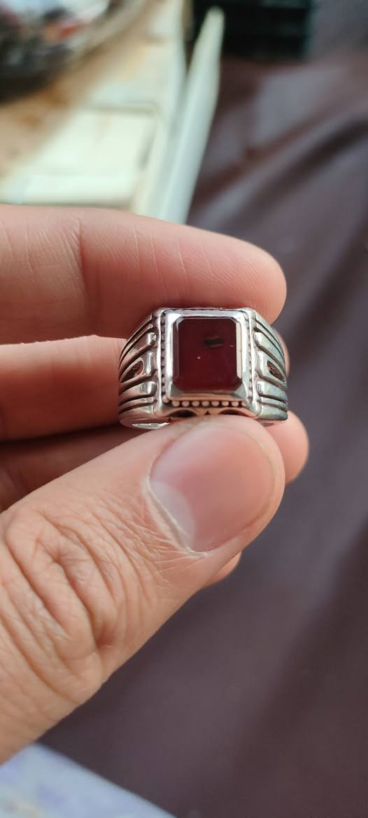 الي يحب يحجز يراسلنا على الواتساب  ( *********** )
او التواصل على الخاص 

اهلاً وسهلا ومرحبا بكم 

💯 خاتم بحجر العقيق اليماني الأصلي 💯

💢 ذات مظهـر وجـودة ممتـازة  💢

⭐  قـطـعـة تسـر النـاظـريـن  ⭐

 يـتـوفر خـدمـة تـوصـيـل لجـمـيـع مـحـافـظـات الـعـراق 💫

فضل التختم بالعقيق 

عن الحسين بن علي عليهما السلام قال: قال لي رسول الله صلى الله عليه وآله و سلم " يا بني تختم باليواقيت و العقيق فإنه ميمون مبارك و كلما نظر الرجل فيه إلى وجهه يزيد نورا ً و الصلاة فيه سبعون صلاة )،
