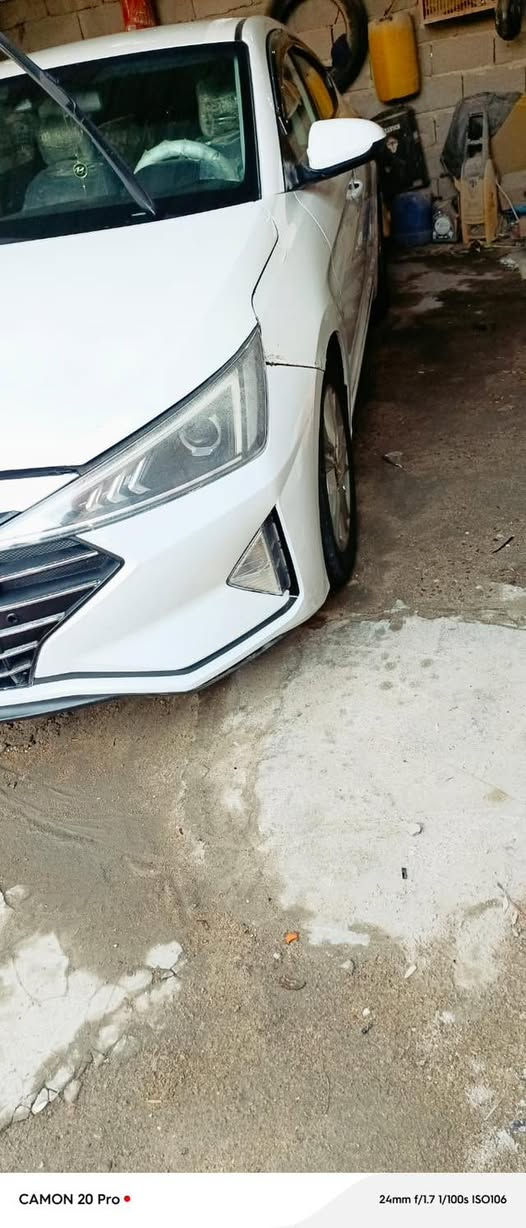 السلام عليكم النترا للبيع2019واردامريكي ضربتها بالمدكر وبيه باردالسعر135وبيه مجال العنوان البصره المعقل رقم الهاتف***********
