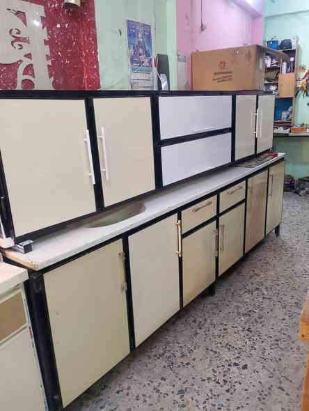 سلام عليكم كاونتر مستعمل للبيع نظيف جدا 3متر مرمر سنكي السعر 350اوبي مجال كربلاء حي  العسكري لعابد ومقابل مستوصف ***********او*********** كربلاء
