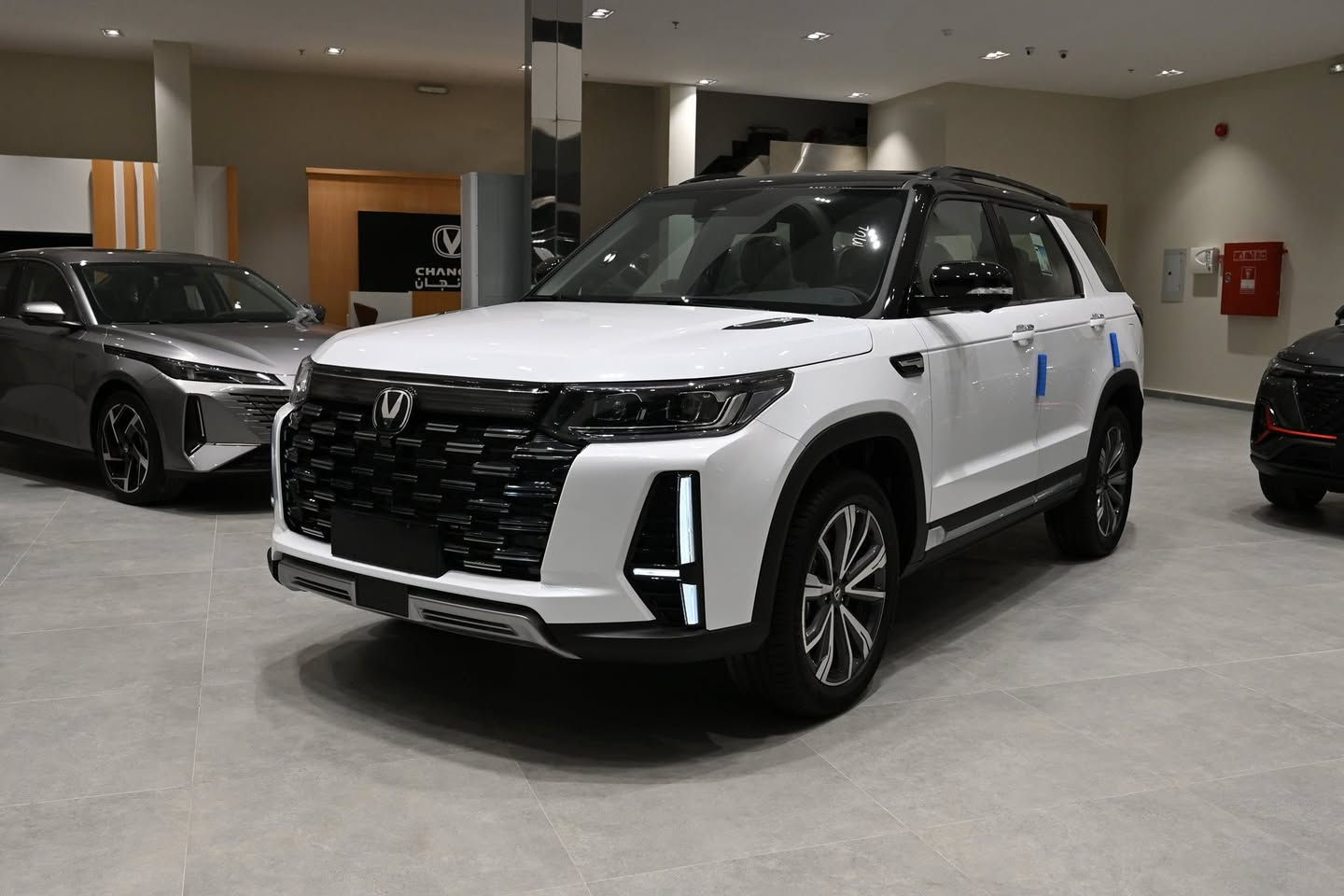 شانجان ses 95مديل2025.  السياره ماشيه7000 مكفوله عدا باب جهه السايق ضربه بسيطه جدآ  السياره حره ما مطلوبه للشركه  رقم بغداد سعر 3دفاتر للاستفسار ***********. مكان السياره بغداد
