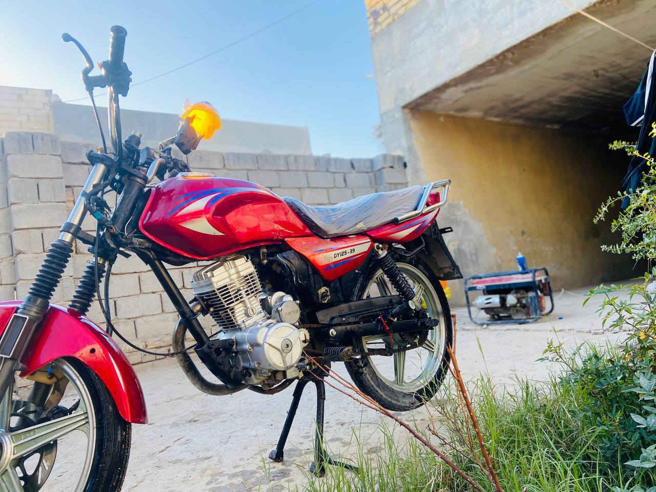 يالله
سلام عليكم دايون عضم مديل 21 للبيع
مكينه خير من الله خسره ومامفتوحه
نقصه فقط ليت امامي ودشبول وباقي شغال
مكاني القاسم ناحيته طليعه 
رقمي
***********
سعر 525 وبيه مجال
بدون اوراق بليته ورقم شاصي بيه
