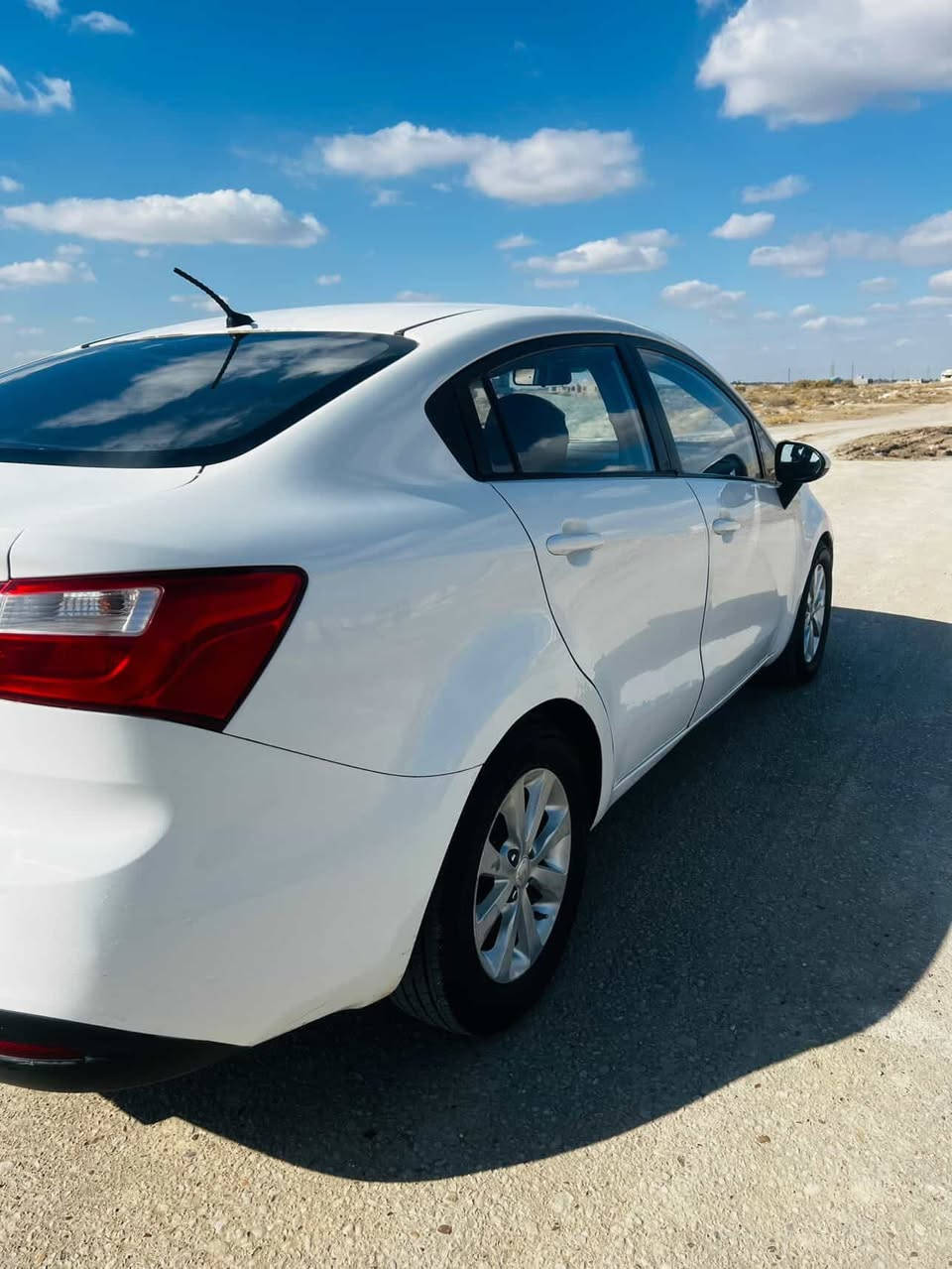 سلام عليكم  
كيا ريو 2012 خليجي 
السيارة نضيفه مواصفات اعتيادية 
تريد تحويل تريد وكالة 
بيها قطعتين صبغ كارت شرط الفحص
محرك 1600
السعر 92 بيها مجال بسيط حق الجيه 
مكاني بابل ، رقم الهاتف ***********
