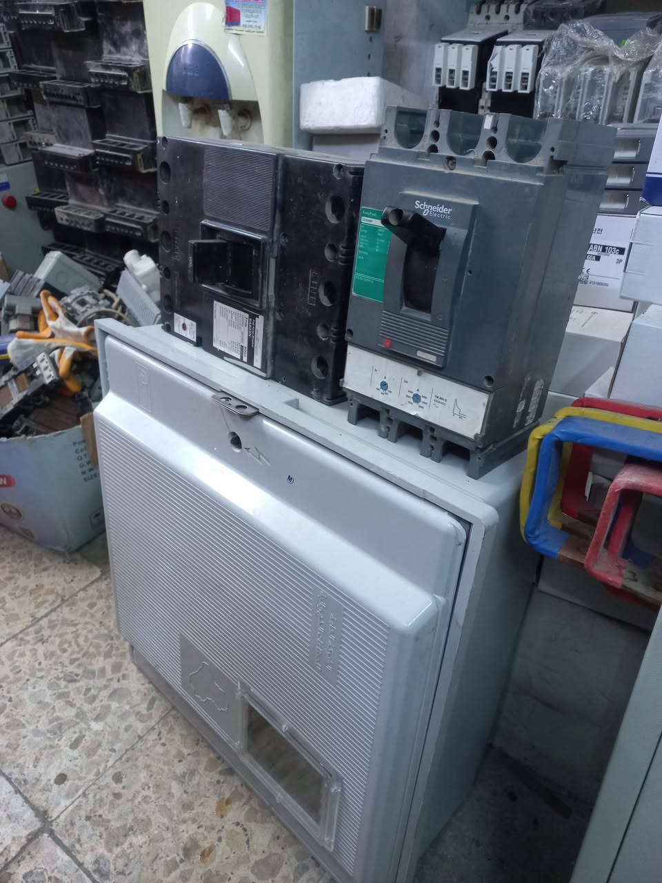 عقيل الكهربائي ***********
