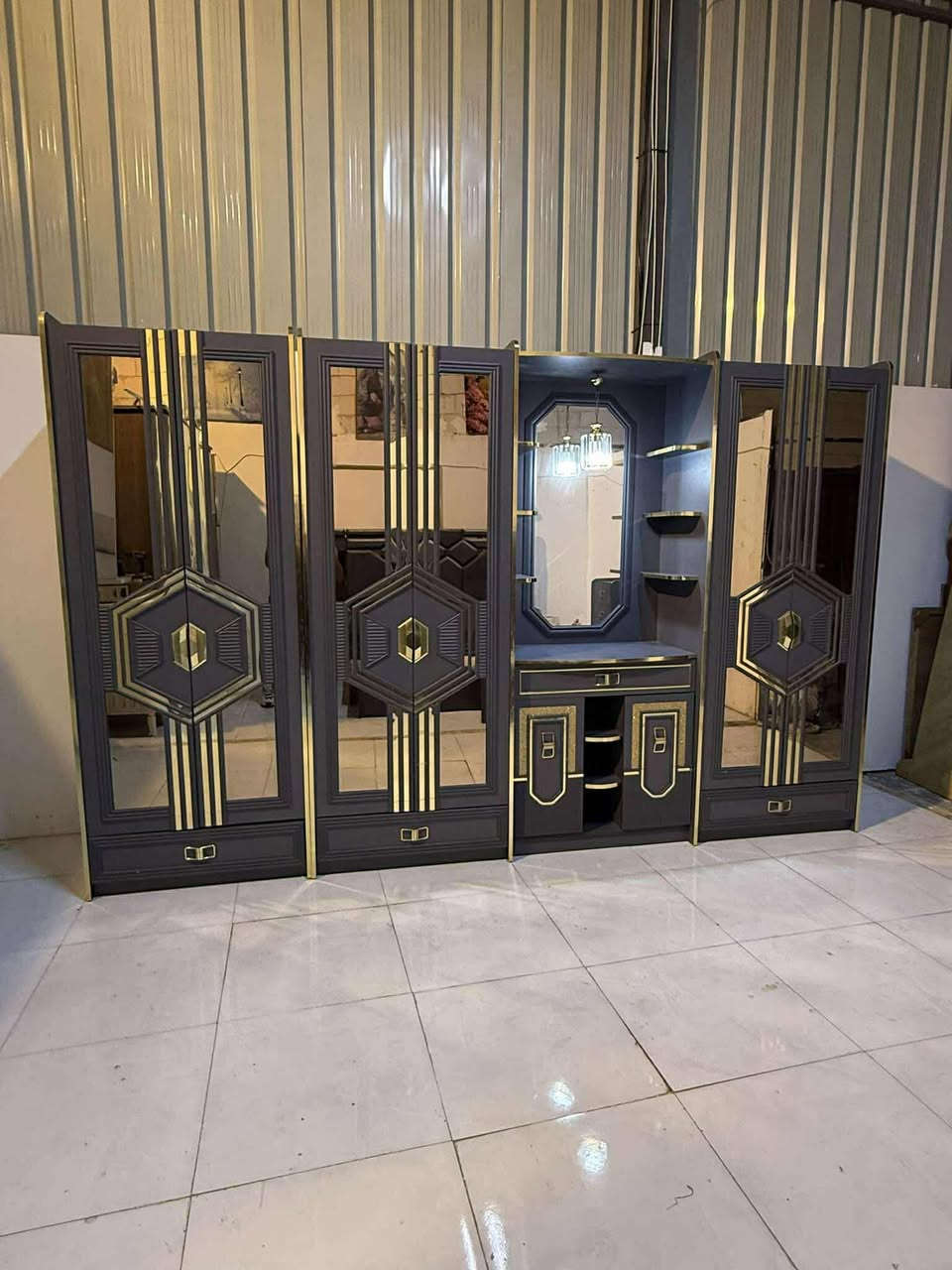 غرفه تركي نضام بواب
موديل ٢٠٢٦ ضخمه ملكي 
السعر مليون ٣٥٠ بيهة مجال ***********🌸 
شد نقل داخل بغداد مجاني محافظات بكروة 
نضافه ٩٠ 
غرفه ضخم حلو السعر مناسب
