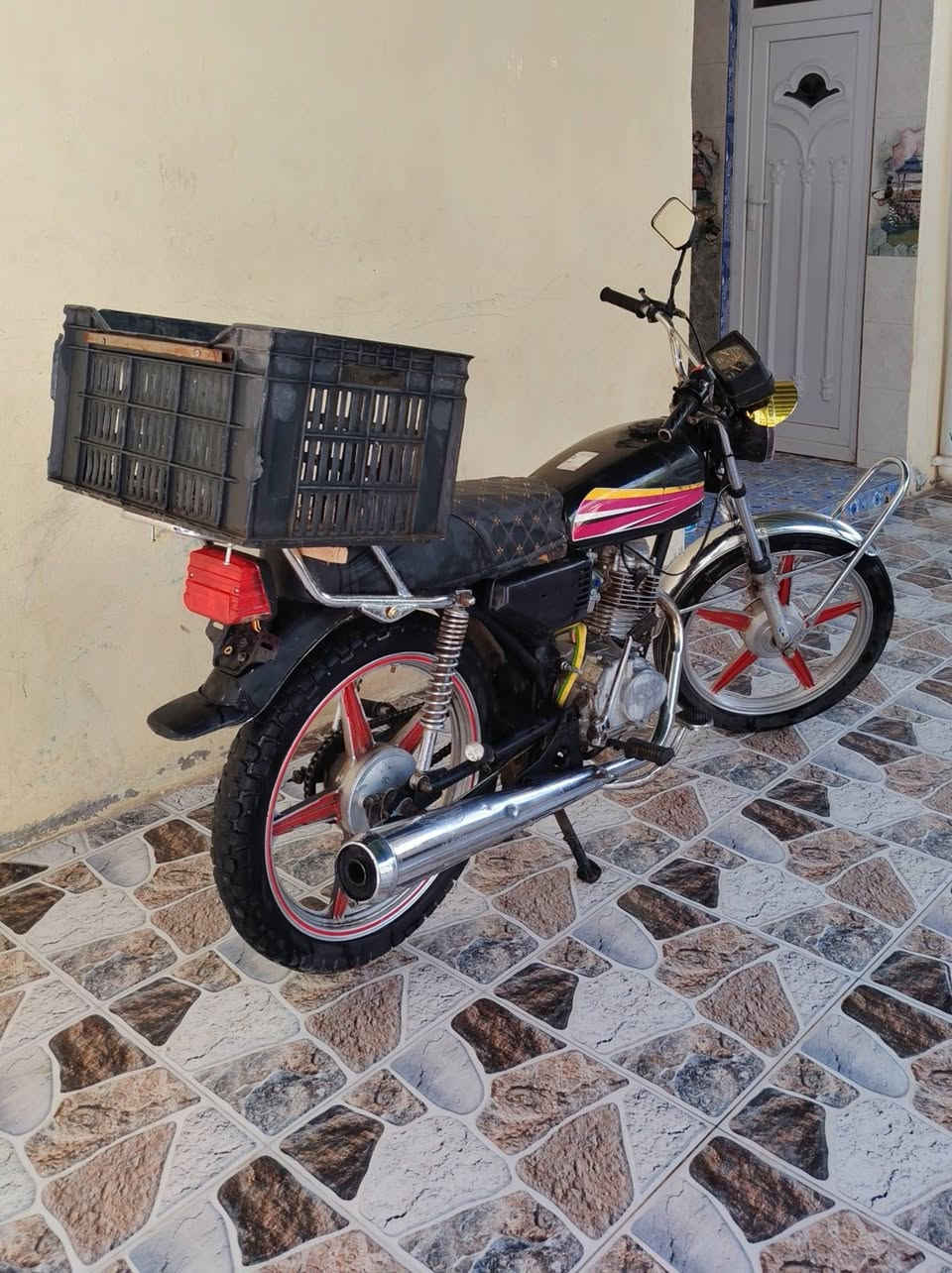 السلام عليكم
دراجة تايكر 2019 أوراق كامله، للبيع السعر 275 وبيها مجال المكان ديالى شهربان ***********
