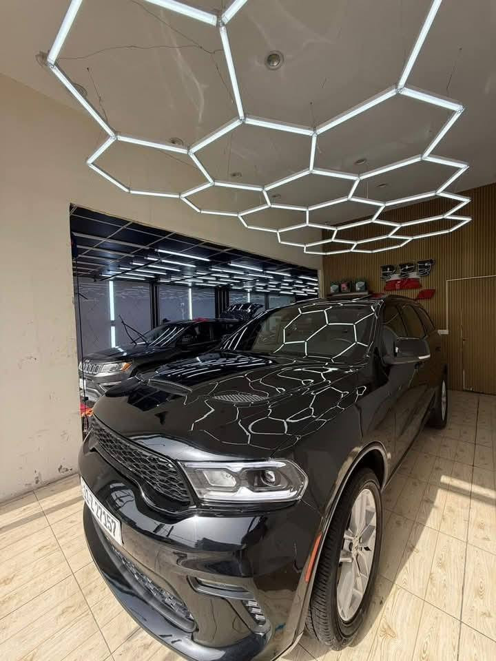 دوج دورانكو جي تي امريكي للبيع
Dodge Durango GT .
الموديل : 2023. (امريكي)
المحرك : V6 . 3.6L .
العداد : ماشيه اكثر من 45 
اللون : اسود لامع 
*الرقم الانكليزي بغداد مشروع الوطني 
المواصفات :
* رادار امامي  مع مانع تصادم . 
* تحذير الخروج عن المسار. 
* تحذير النقطة العمياء . 
* حساسات امامية وخلفية .
* فتحة سقف (سلايد) . 
* مقاعد جلد ومخمل  . 
* مقاعد كهربائية مع ذاكرة لحفظ وضعيات الجلوس. 
* مقاعد  تدفئة. 
* تدفئة مقود القيادة. 
* مقود رياضي . مع شفتات 
* مصابيح امامية زنون مع LED .
* كشافات ضباب LED . 
* شاشة 10.1 أنج .
* نظام ملاحة (GPS) . 
* تشغيل عن بعد . 
* دخول ذكي بدون مفتاح.
* بصمة ابواب .
* ⁠اشاير بالمري الجانبيه.
* ويل قياس 20 أنج . 
* صندوق كهربائي . 
* بلوتوث تلفون .
* محدد سرعة . 
* كاميرا خلفية .
* كير طياره .
* صف ثالث من المقاعد 7 راكب . 
* نظام سبورت .
* نظام مانع انزلاق .
* نظام ايكو اقتصادي.
* نظام اوتو بريك .
* اطفاء وتشغيل اوتماتيكي Auto start . 
*مكان السيارة/ بغداد 
(ضرر السياره• بيها 3 قطع فقط 
1_جملغات الاماميه  والبنيد 
2_الشاصي  من الجهة اليمنه  مسحوب 
على كد شبر فقط بدون اي تعمير او معجون 
الاستفسار *********** سوناره موجود
