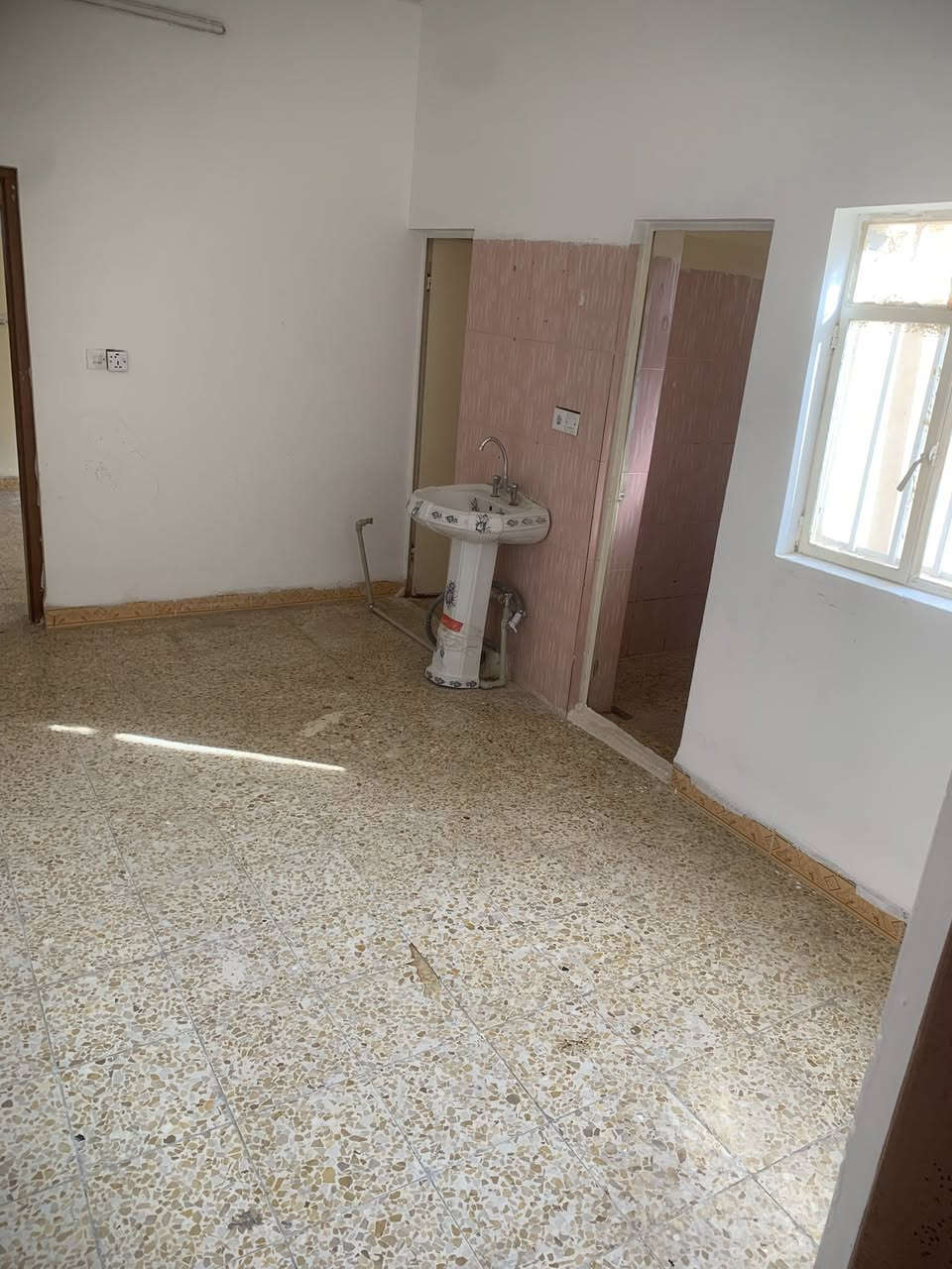 مشتمل طابق ثاني للإيجار  طريق بغداد غرناطه قرب الماء والمجاري المساحه 100

لمعرفه الايجار الاتصال بل ارقام التاليه 

***********

***********متوفر واتساب فقط :
