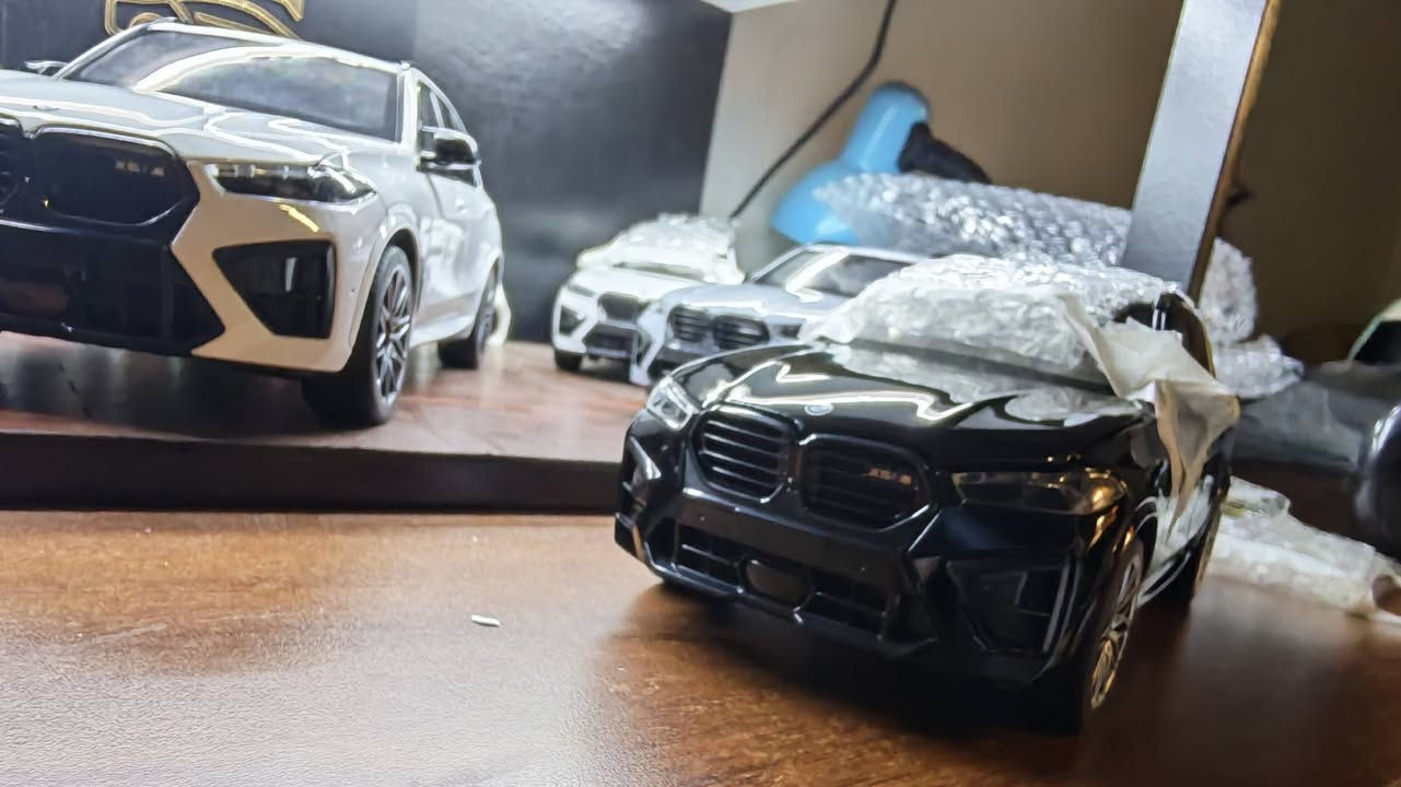 Bmw x5 m 
مقاس ١٨ باقي السوده بس 
مقاس ٢٤ باقي الثلاث الوان 
للاستفسار يمكنكم التواصل معنا عبر الماسنجر او الواتس اب فقط 
01035344939


**إذا كنت صاحب هذا الإعلان وتريد حذفه لأي سبب، رجاءا أرسل رسالة إلى الدعم الفني**