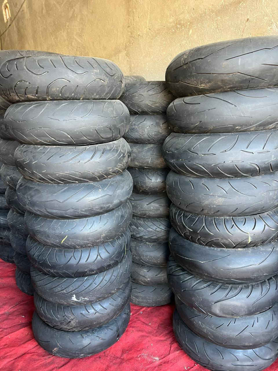 السلام عليكم وصول حاويه جديده تاير بطح خلفي امامي قياس
200
190
180
قياس 
170
160
150
  قليل جدآ 
العدد 500 سعر الزوج 40 ألف 
مع 250 زوج 
14
15
16
18
19
سعر الزوج 35 ألف 
هاي الحاويه جديده بس صفطتهه
مابايع منهه ولا تكه شاهد الله 
انضف من ماموجوده بصور
العنوان المثنى السماوه 
موبايل ***********ابو رقيه
