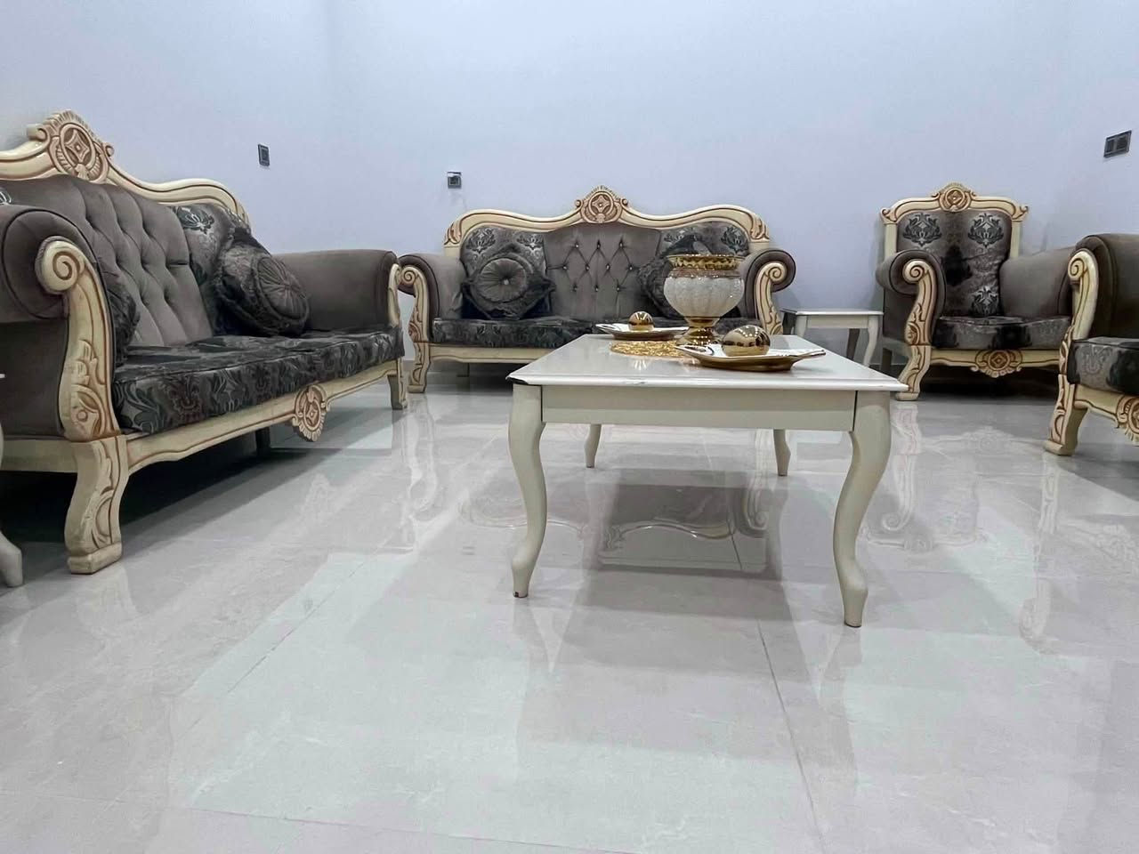 بغداد حي القاهره تخم١٠ مقاعد مع سيت طبلات ***********
