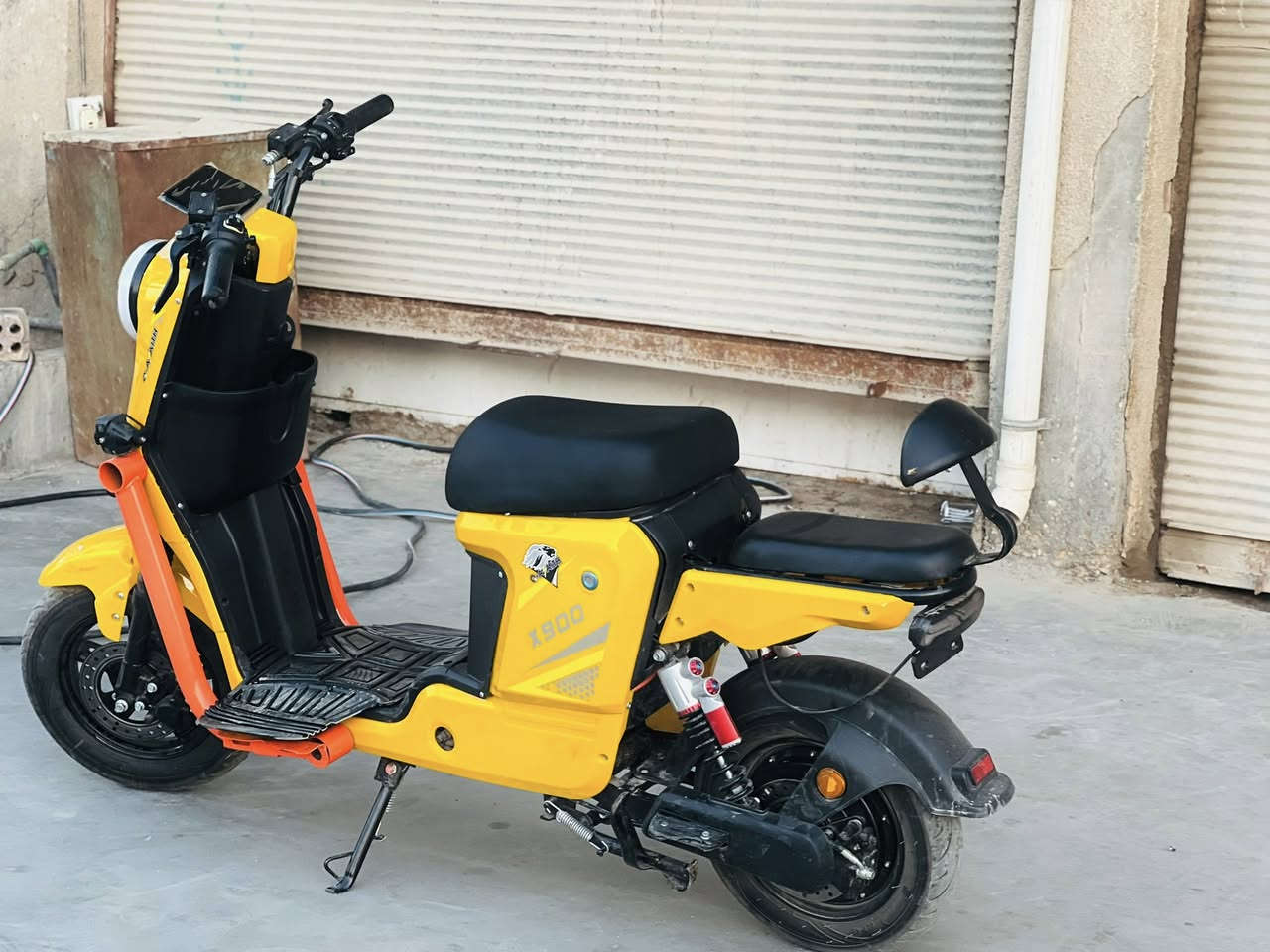 سلام عليكم
X 900 للبيع
5 بطاريات 32 امبير جدد
لايت زنون عالي ناصي رماش دبل اشارة الكل شغال 
سماعة Mp شغال 
طريقة التشغيل سويج 
السعر خاص 
للاتصال او الاستفسار
***********
