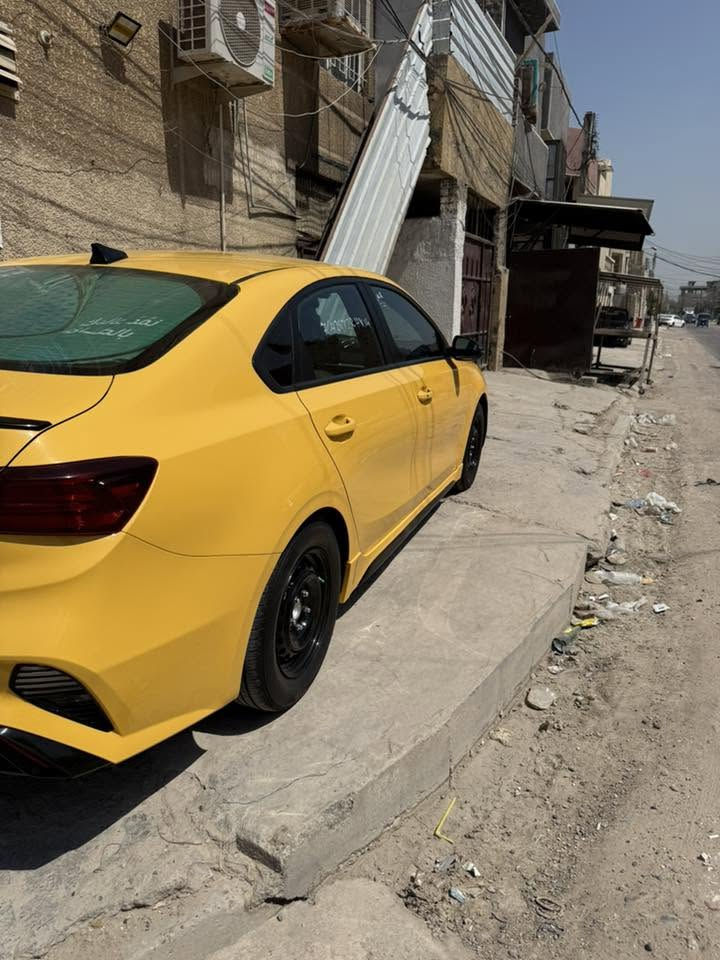 السلام عليكم كيه فورتي مديل 23جيتي لاين معروفه مواصفاتهه السياره مبدل بيهه جاملغ وربع البنيد بدون دواخل بدون ايرباك البقيه كلهه مكفوله ماشيه 72 السعر ١٦٥وبيهه مجال للتصال ***********
