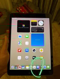 ايباد 9 ذاكرة قوية 256 شاصي نضيف جدا فقط كسر بالبلازما مامأثر على اي ش...