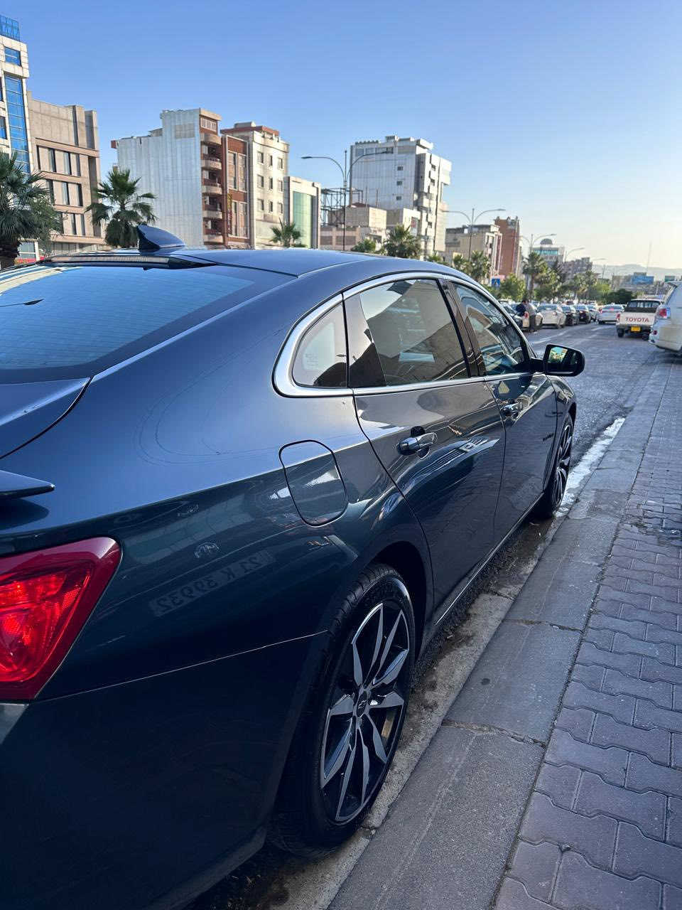 ايامكم سعيده وكل عام وانتم بخير 
من رخصه الادمن المحترم 
شفروليت ماليبو Rs وارد كندي موديل 2021   رقم سليمانيه بايمي تحويل وكاله مواصفاتها معروفه 
محرك 1500 تيربو كير CVT 
سبايدر خلفي مع دبل كزوز ويل 18 سبورت علامات وكتابات night colour 
بصمه تشغيل عن بعد
كشاف ليد مع اناره ثلجيه  
شاشه  apple car play وandroid conact  
كشن السائق كهرباء 
عدداد سرعه كيلو متر 
السياره جديده وليبل واحد بدون حادث الايرباكات  سليمه 
السياره بيها كلير دبل كوت بالباب مال صدر والجاملغ بدون ضرر واو معجون او حادث 
وكذلك رشه صبغ صغيره بحانب البنيد اثر شخط بالتحميل  
السياره كامله وحاهزه مابيها نقص ولا كلوب مشتغل  وبيها تخم تاير حديد والبطاريه   كذلك
السعر ١٣٥  للاتصال او واتس ***********  
السياره مابيها ضرر وعلى البلاد لتحسبها مثل رقم المعوقين او المتضرره وبيها حادث او تشتري منى وتدخل بيها حي صناعي
