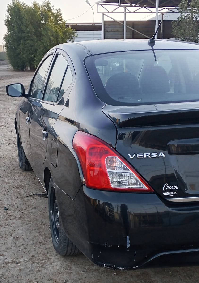 بسم الله الرحمن الرحيم
السلام عليكم.
نيسان فيرسا 

موديل 2018

رقم بغداد 11 انكليزي

سنويه لغاية 2030 

الهزه بالشهر العاشر

جام عادي ويل عادي

طخم تاير جديد

حداديه جديده

ايرباكات سليمه

تبريد بلادي شغال

بيها صبغ نهاية الچاملغ الخلفي  الأيسر

السعر 85 $ نهايتها

                             ***********
