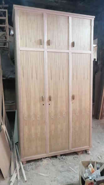 نعمل كافت البواب والجراجيب وكافت انواع الغرف وأنواع الديكورات النجاره العنوان بغداد الكاظميه *********** واتساب
