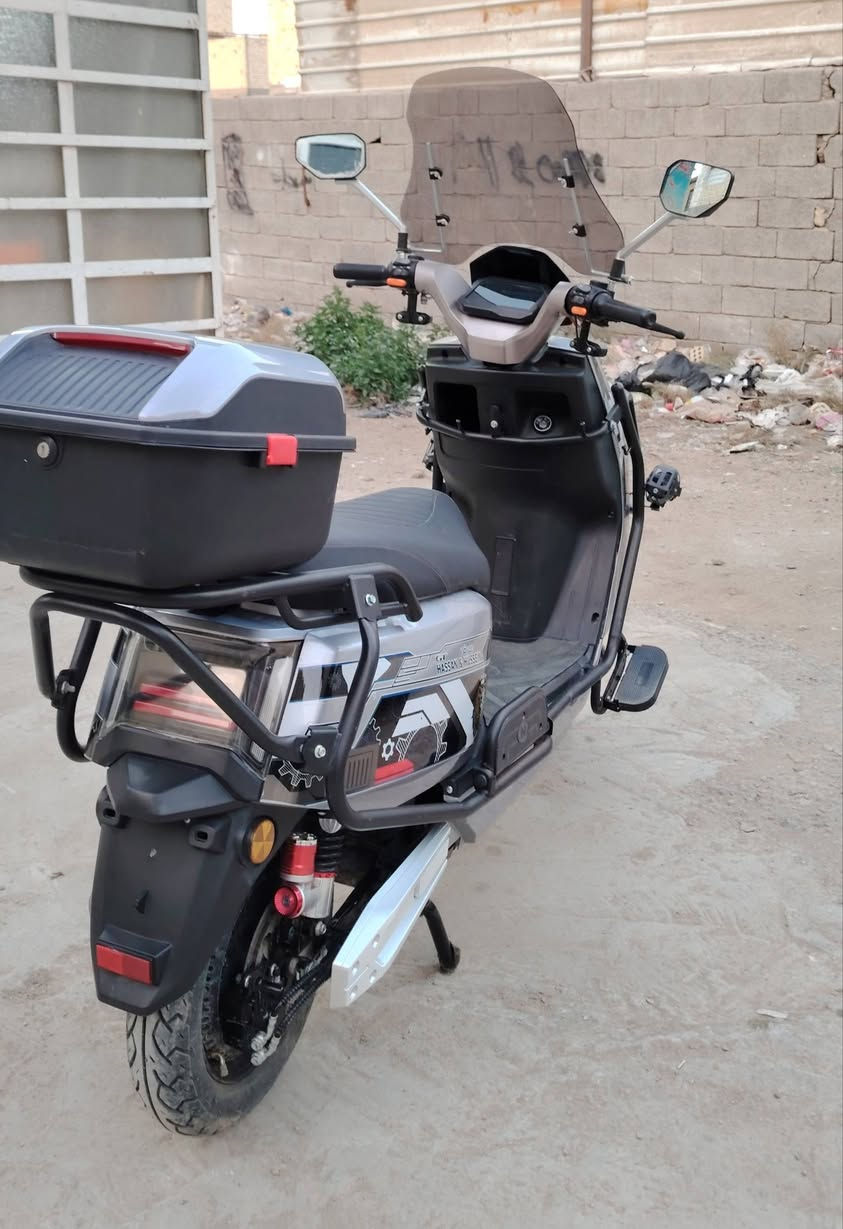 السلام عليكم
دراجة شحن Lion GT 3800W ست بطاريات ليثيوم تمشيك 70 كم على الشحنة الواحدة /المكان الشعلة سلاميات ..  السعر 850 ألف / الاتصال على الرقم ***********
