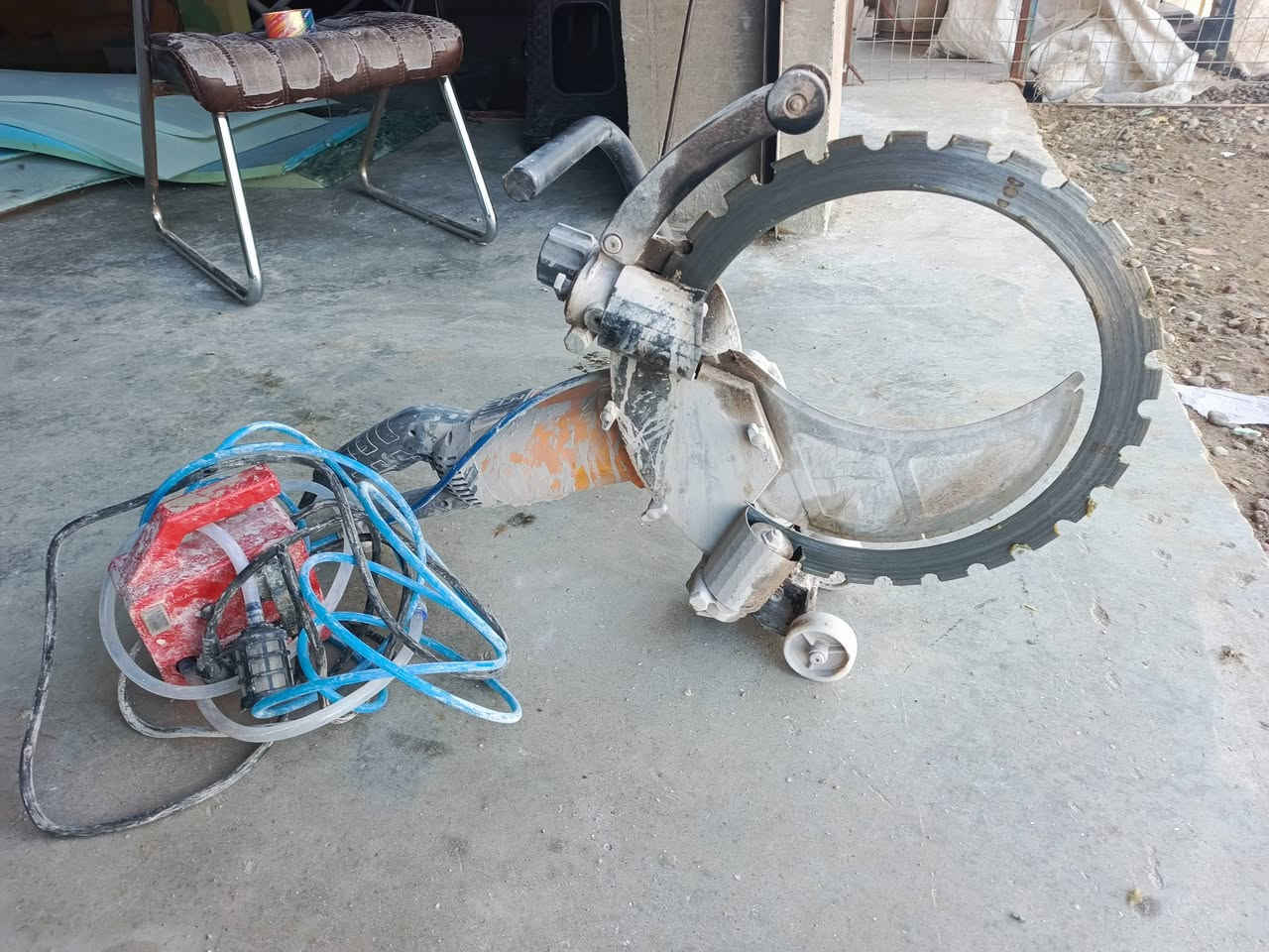 کەتەری دیوار بڕین زۆر خاوێنە یەک خانوی پێ چاکرایە نرخی 120 دولا  ***********
