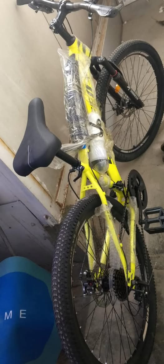 بايسكل ماركة شاهين الامريكية الغنيه عن التعريف بقه عندي اخر قطعه متر ماماشي البايسكل 
رايده ب ١٥٠ وبي مجال حك الجيه 
*********** 
مكاني بغداد الغزاليه جامع ام القرى
