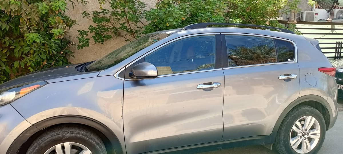 سبورتج ٢٠١٧ وارد امريكي حادثها موضح بالصورة جاملغ وباب وتم تصليحم مكفولة الكير والمحرك والشاصي واللغود والتبريد ومواصفاتها تبريد قطعتين تحكم استيرن جهتين مانع الانزلاق 
ابيها اشخوط في الدعاية وجراد بالبنيد والقمارة 
للبيع  ١٤٠ او المراوس


**إذا كنت صاحب هذا الإعلان وتريد حذفه لأي سبب، رجاءا أرسل رسالة إلى الدعم الفني**