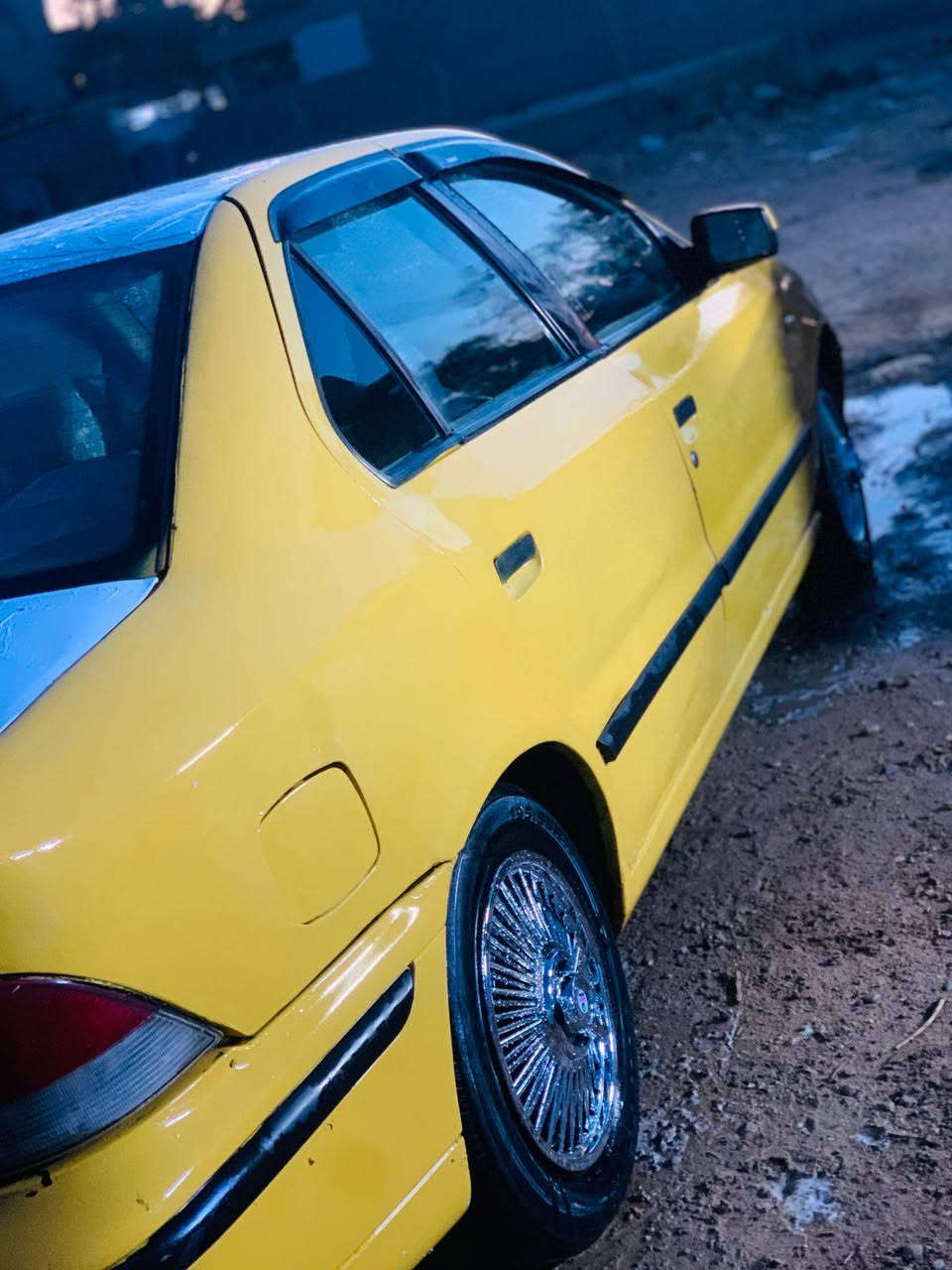 سلام عليكم سمند 2011 مكينه وكير نضيفات لاصرف ولابخارب بمسي مصفرة هيىه وغرامات تخم تاير كهربائيّات كلهة شغاله بيها صبغات قليله بدون ضربه 
السعر19 مكاني بغداد السياحي 
***********
