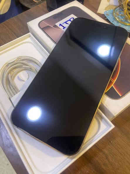 I phone 📲
16 pro max🫵
اللون   Desert   ذهبي
ذاكرة 1️⃣ تيرا  💾 العملاقه 👉👉☠️🔥
يعني 1000 گيگا 😤🔥👉👉
بطاريه9️⃣6️⃣🔋🔋
 ماستر 👍👍🪬ضمانه 29/4/2026
نظافه 1️⃣0️⃣0️⃣🔥🔥
كاملً  الملحقات 👍👍
مكفول من كلشي ضمان 10 من المركز
🫵🔥🫵
مركزسيمو المايستروا بغدا دوره شارع الصحه
المايعرف سعر الجديدً بيش ليراسل 
اخوتي
للعلم سعر الجديد 2 مليون و280
👉👉***********
***********
اتصال 📞واتس اب /للحجز
