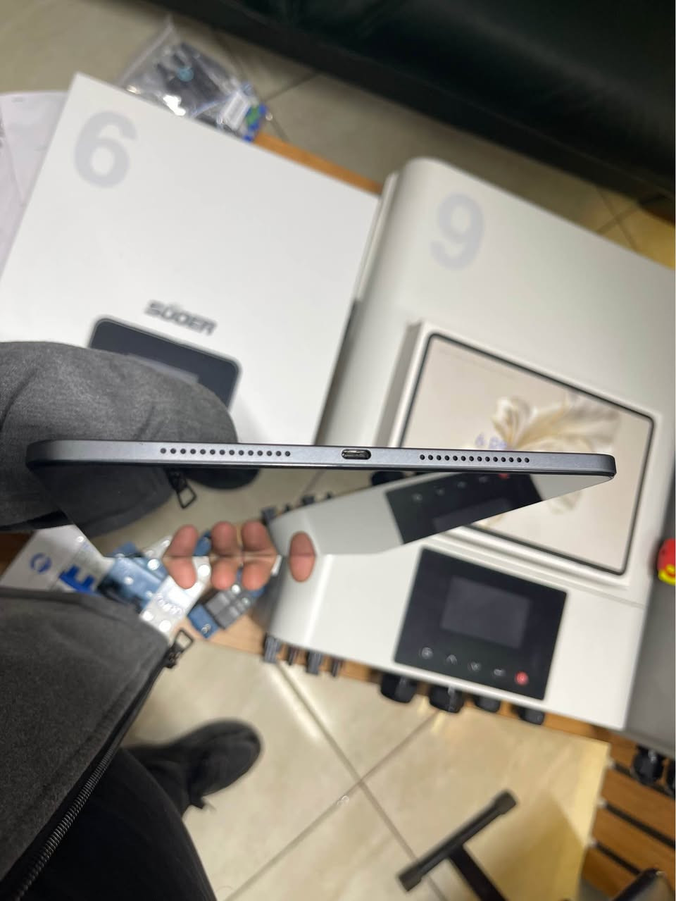 شاشة 12.1 إنش 2.5K بدقة عالية + 120Hz سريعة
معالج Snapdragon 6 Gen 1 لأداء سلس يومي
رام 8GB / تخزين 256GB
بطارية قوية 8300mAh تدوم طول اليوم
8 سماعات ستيريو بصوت محيطي خرافي
تصميم نحيف ومعدني أنيق- كيبورد مدمج..
مثالي للدراسة 📚، المشاهدة 🎬، والعمل اليومي 
للاستفسار: *********** بغداد, العراق
