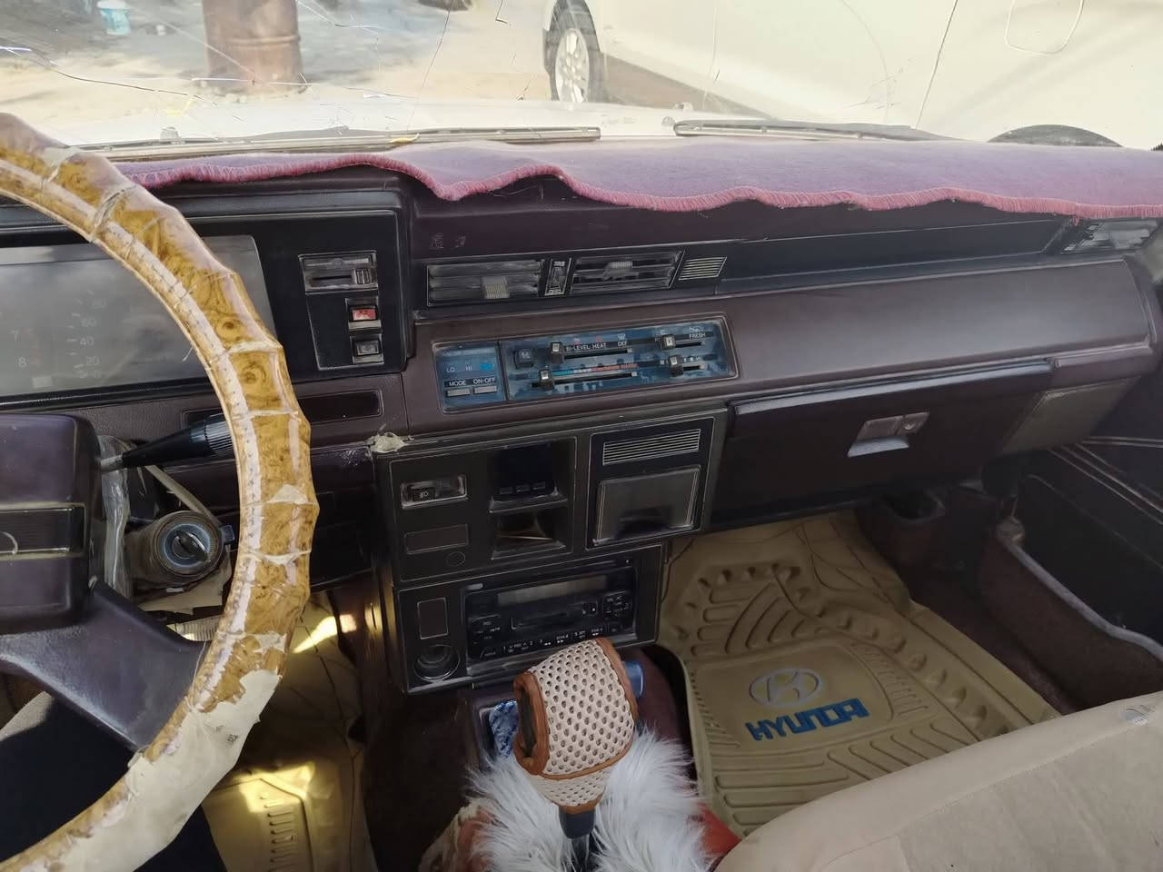 سوبر 1987
رقم مثنى سنويه ما ساقطه بإسمي 
محرك 2500 مكفول 
گير مكفول 
سياره جاهزه 
مكان السيارة ناصرية ... شطرة 
السعر / 28 وبيه ومجال 

***********
