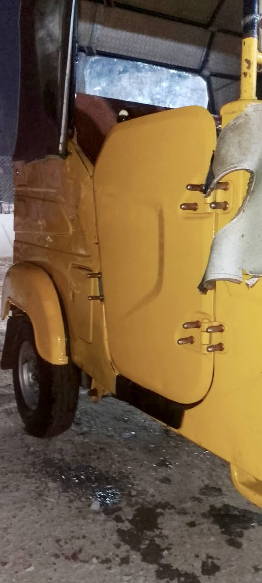 تكتك موديل 2021/11/25 رقم وسنويه  مكينه مكفوله 
بيها ضربه بصفحه معمرة بارد وبيها ع كد اربع صابع فوك لبك لايت
 كهربائيات شغاله سعر ٨ وبيها مجال +تجي تكلب وشوف وتقتنع وتدلل 
رقم *********** 
حي السفير /شماعيه
