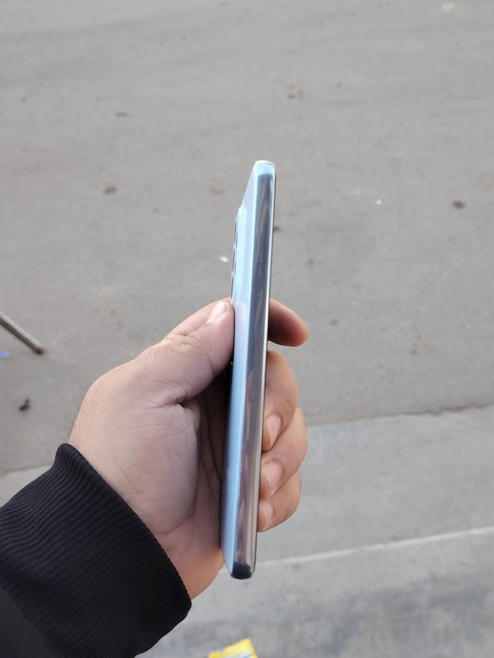 سلام عليكم _ * SAMSUNG A53 5G *
ذاكره (  8  /  256  ) بطارية 5000
مكاني بغداد سعره 250 الف تواصل *********** بدون ملحقات
