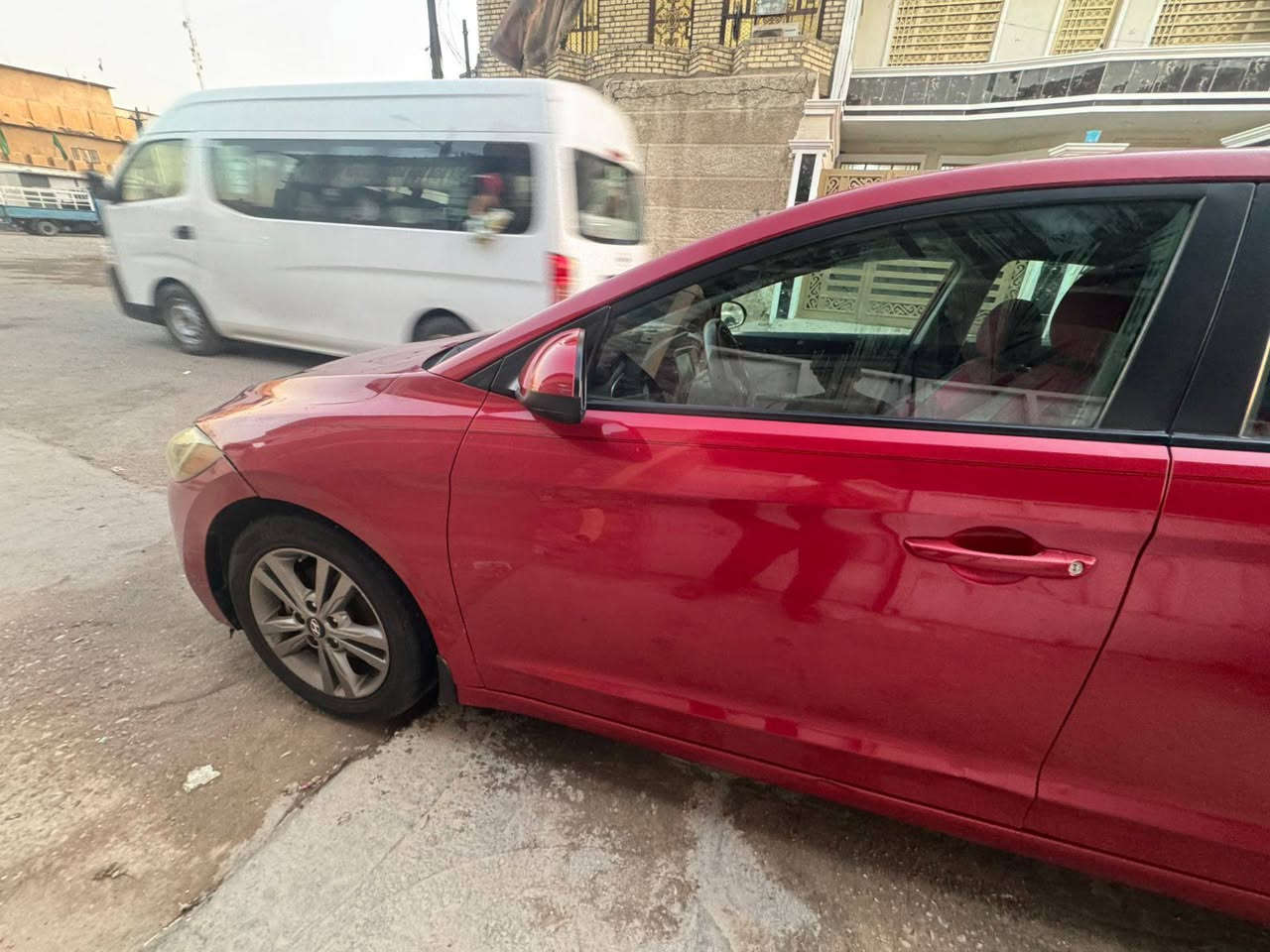 النترا 17 حره 
(السياره محولبه) 

السياره ليبل واحد ماعدا بنيد ومبدل 
شاشه 
كامرا 
٣ انضمه قياده 
الارضيه جلد 
تبريد ثلج 
السياره جاهزه من كلشي 
السعر ٩٣$ 
مكان مدينة الصدر 
***********
