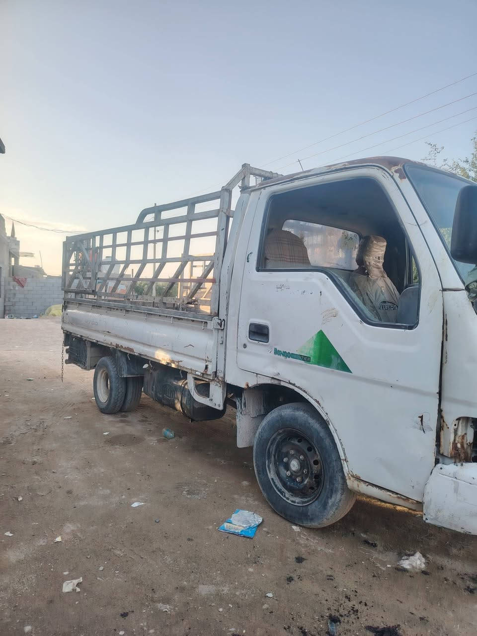 كيه فنتيرا موديل 1997 مكفوله كفاله عامه كلشي بيه شتقل محرك 3000 مكفول كفاله عامه اكسن منقولي توني شاده سعره 55 بيه مجال  قليل حك جيه***********
