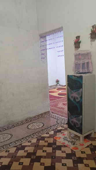 يتوفر بيت للبيع ابي الخصيب عويسيان شارع القصر166متر  يتكون من غرفتين وهول ومطبخ وحمام وصحيات داخليه وخارجيه. ودوانيه السكف كونكريت وايزوكام لارضيه صبابه. بدون سقف ثانوي  وطارمه زغيره وترك بصف البيت متر. لبيت مقابيله حسينيه منطقه هدوئ وناس طيبه تعال شوف وحكم منطقه تفوت بيهه سيارتين كبار. علما ان الارض ماليه وموجوده ورقه من البلديه ومسجل تعداد السكاني لاعليه ازاله ولاعليه اي تبليغ. السعر 60 بي مجال بسيط لاشراي*********** رقم راعي لبيت
