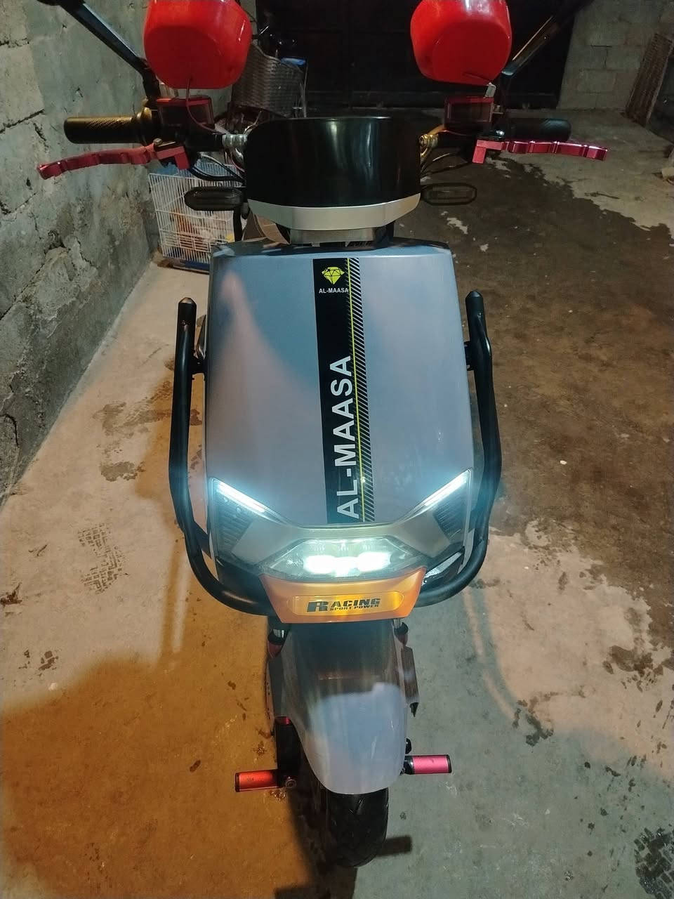 موطور البيع سكنس ست بطاريات بطاريات شديتهن جدد 600وبيه مجال تصال ***********

