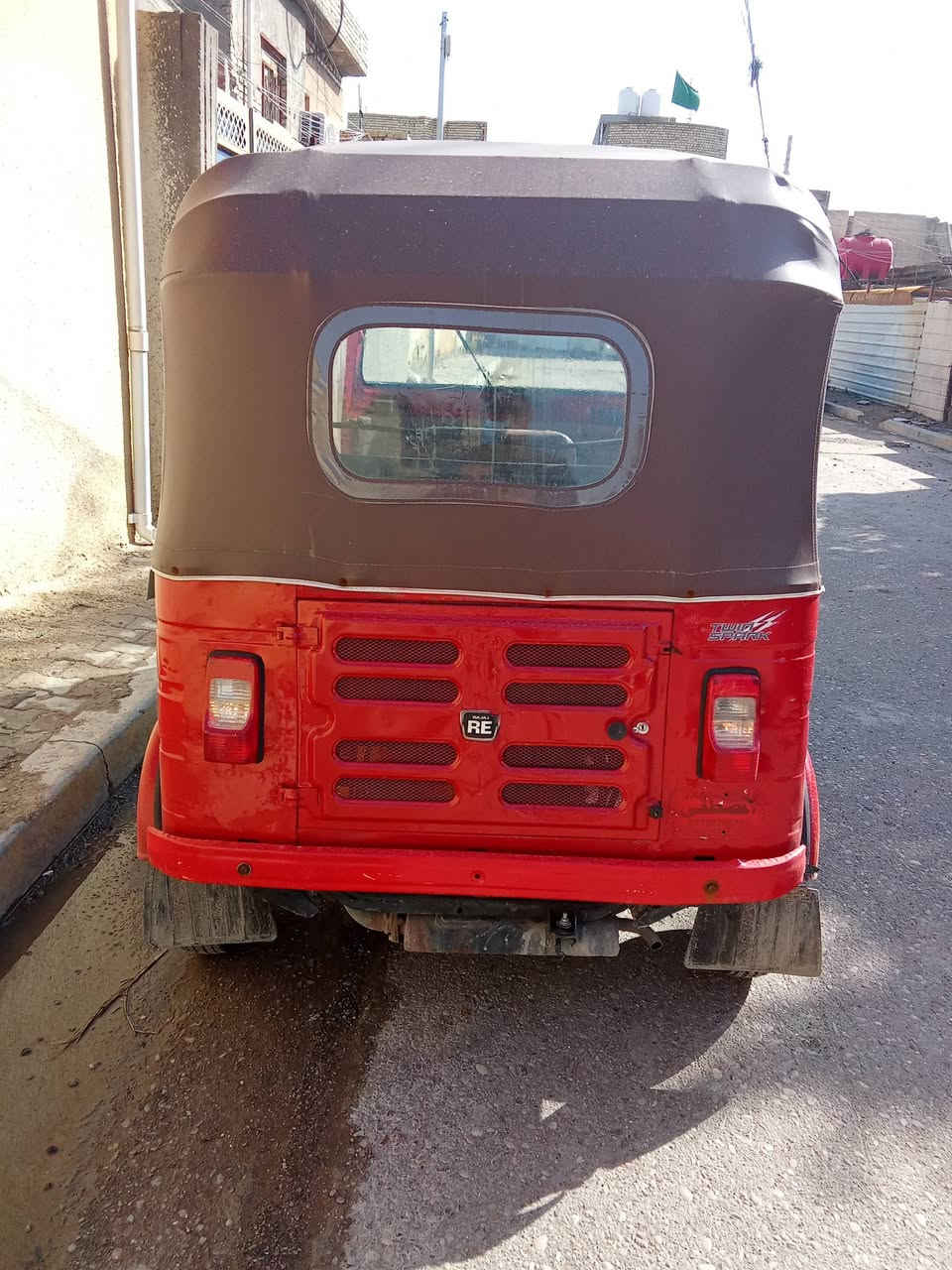 سلام وعليكم تكتك للبيع مديل 18 السعر 5و300 وبيها مجال تكتك حلوة خير من لله لا تنقص ولا تبخر مكاني جسر ديالئ القديم *********** هاذ رقمي
