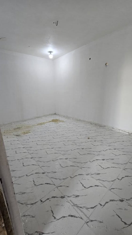 سلام عليكم بيت للبيع بزين لعابدين مساحه 150 كدادم خطوه زين العابدين بشارعين سعره 70 وبيه مجال (*********** ه‍.
