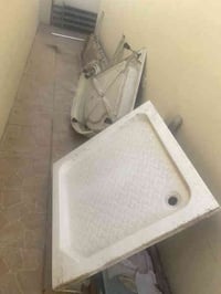 للبيع شاور كابينة حمام زجاج عدد 2 مربع +قوس  الاتصال 07701859003