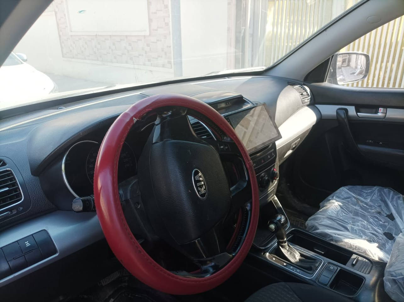 السلام عليكم 
للبيع سورينتو موديل 2013 رقم شمالي لون أسود 
محرك اربع سلندر ، بيها صبغ قليل بلبوند 
***********
***********
