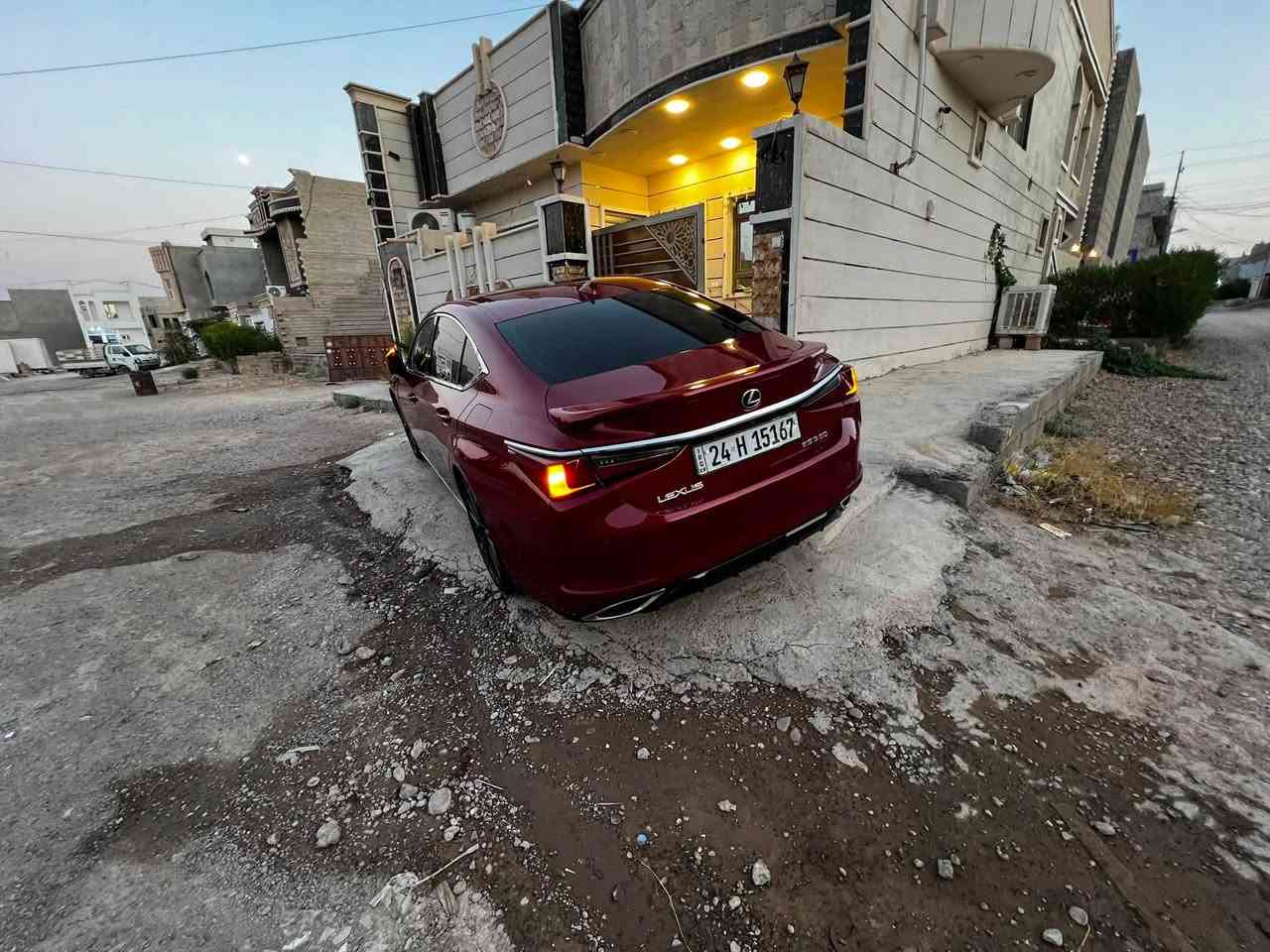 السلام عليكم
لكززes350

موديل21
رقم دهوك 
محرك V6
فول مواصفات واحد ع واحد 
ميحتاج اذكرها معروفه
ضررها فقط جوه الرقم الخلفي 
سيارة جاهزه مناقصها اي شي
سعرها 260وبيها مجال 
مكانها تكريت 
***********

