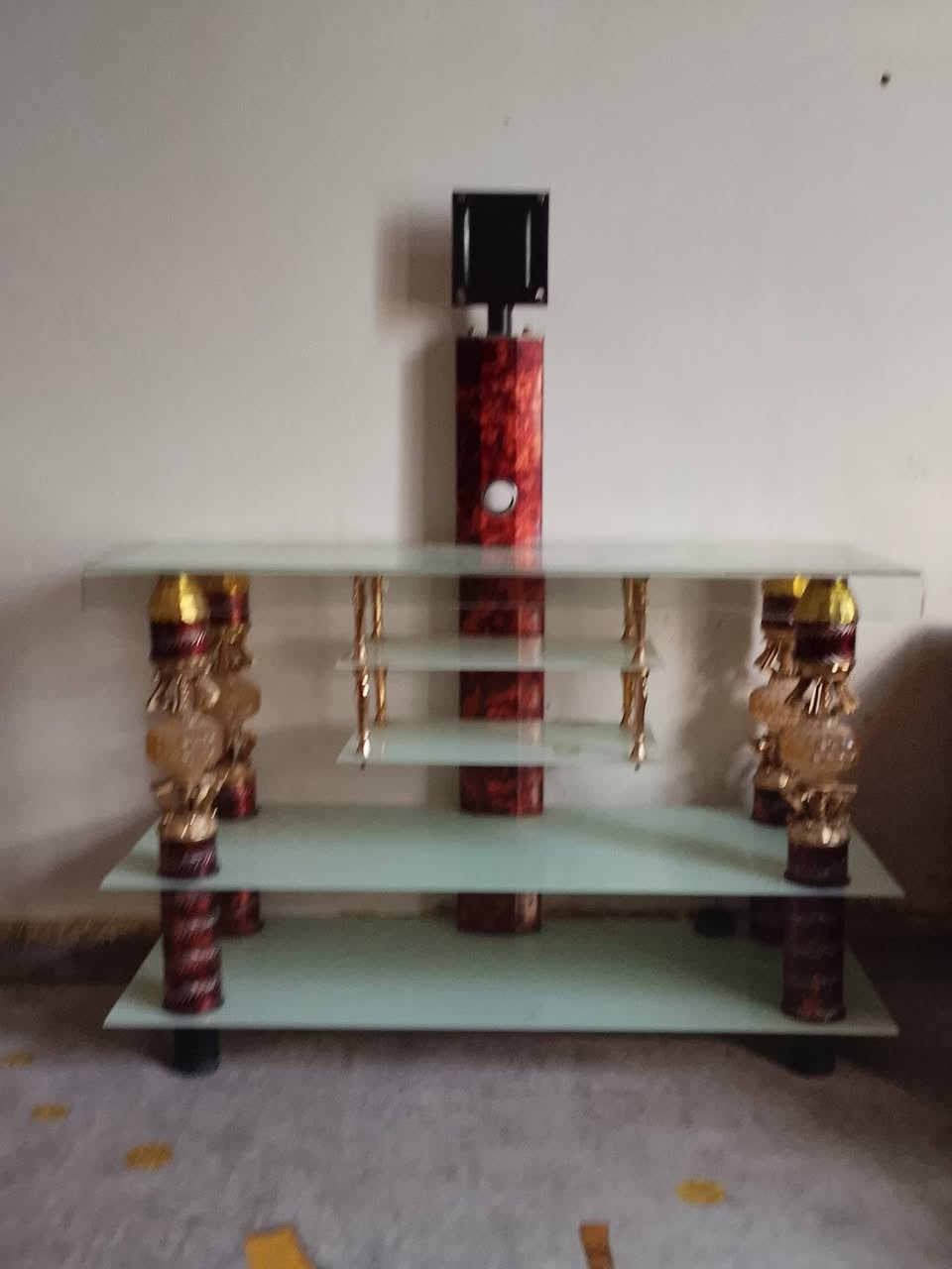 سلام عليكم عدي هاذة الميز سعر 25 وبي مجال مكاني بكربلاء يم دار الايتام هاذة رقمي ‏‪***********‬‏
