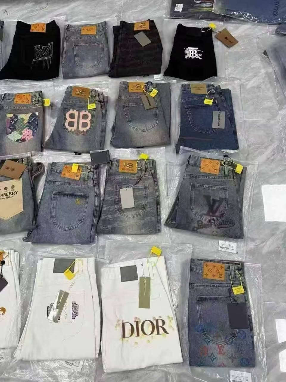Brand jeans, 2026 new jeans, complete sizes, we specialize in wholesale clothing, own factory welcome to pick style, affordable prices allow you to purchase easily.


**إذا كنت صاحب هذا الإعلان وتريد حذفه لأي سبب، رجاءا أرسل رسالة إلى الدعم الفني**