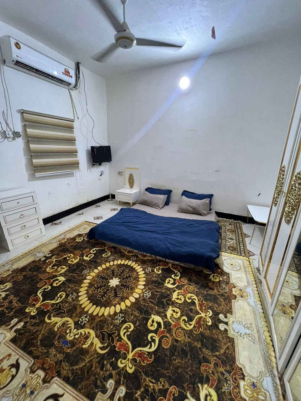 ***********
السلام عليكم بيت للبيع زراعي العنوان حي الجامعة الصخيين قبل لاتوصل للجسر قبل شارع المهندس فرع اسماك الفاخر يبعد عن الشارع الرئيسي ١٨٠متر 
المساحه ١٤٠متر بناء طابوق +بلوك اعكاده يحتوي على دوانيه ومطبخ وصاله جبيره وغرفتين وصحيات خارجيه داخليه   
السعر ٥٨وبي مجال 
***********
